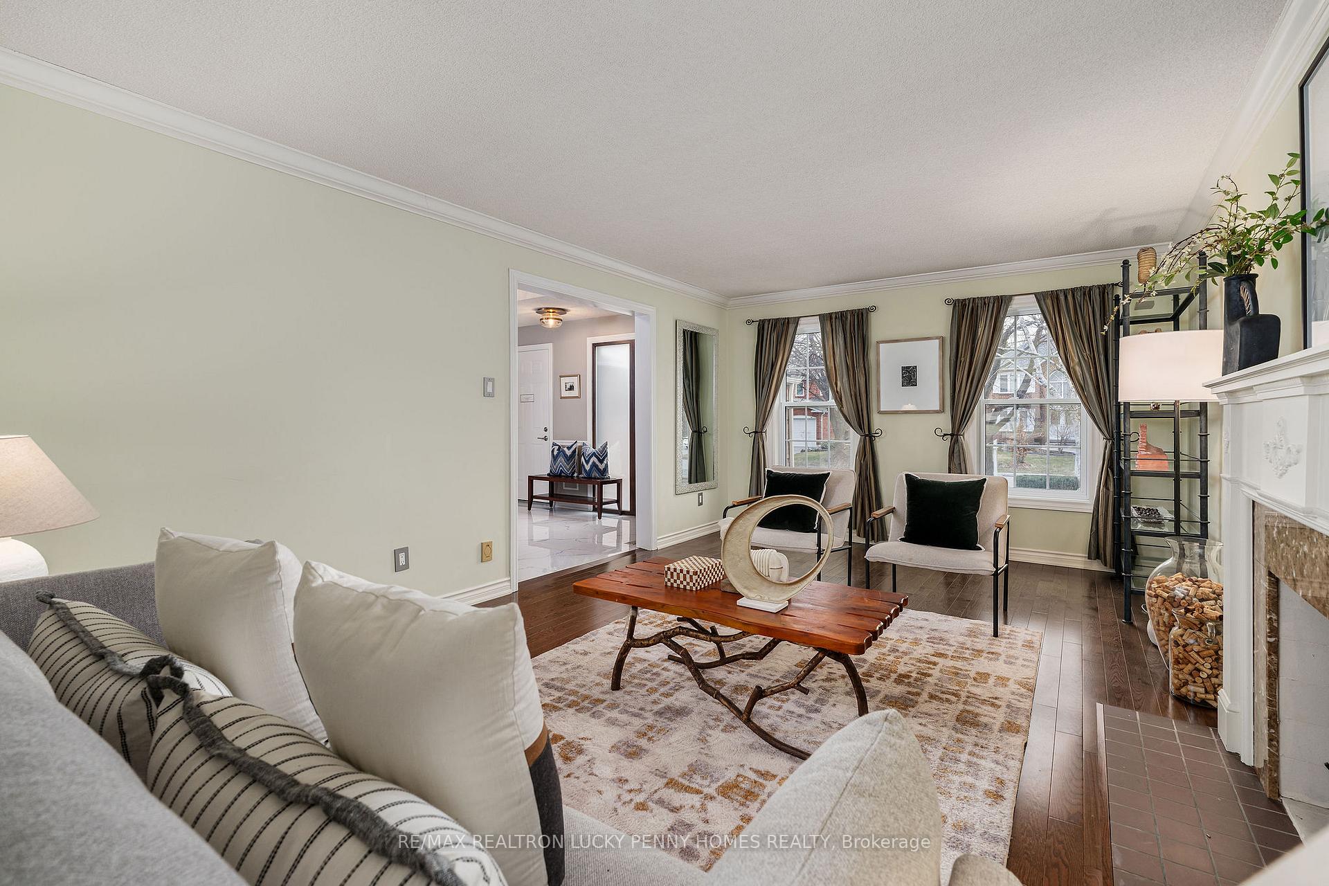 Photo 7 of 124 Aitken Circle, Markham, Unionville — HOMEH