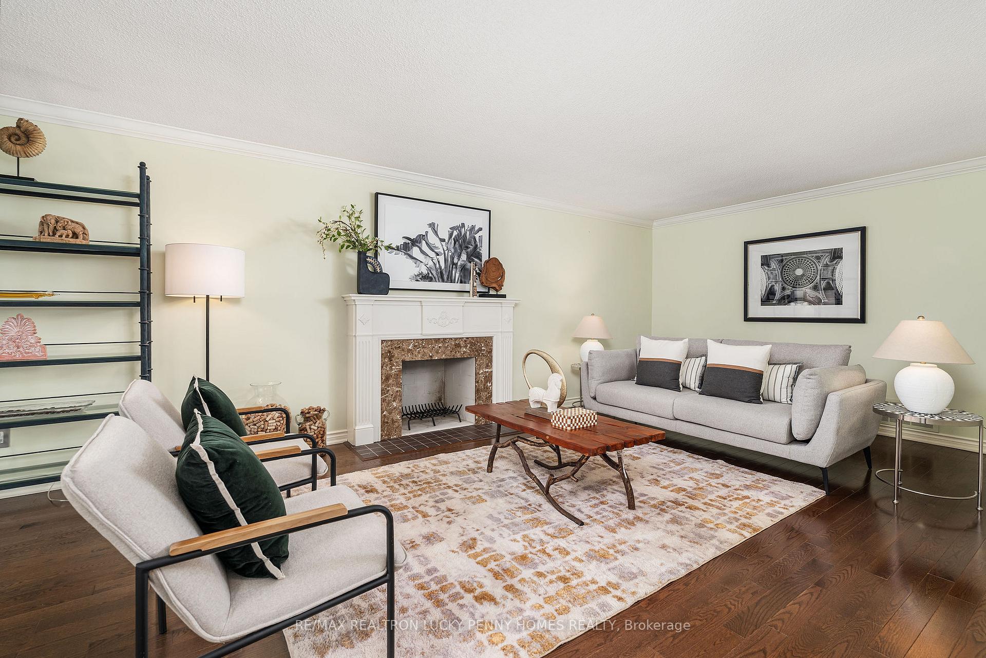 Photo 8 of 124 Aitken Circle, Markham, Unionville — HOMEH