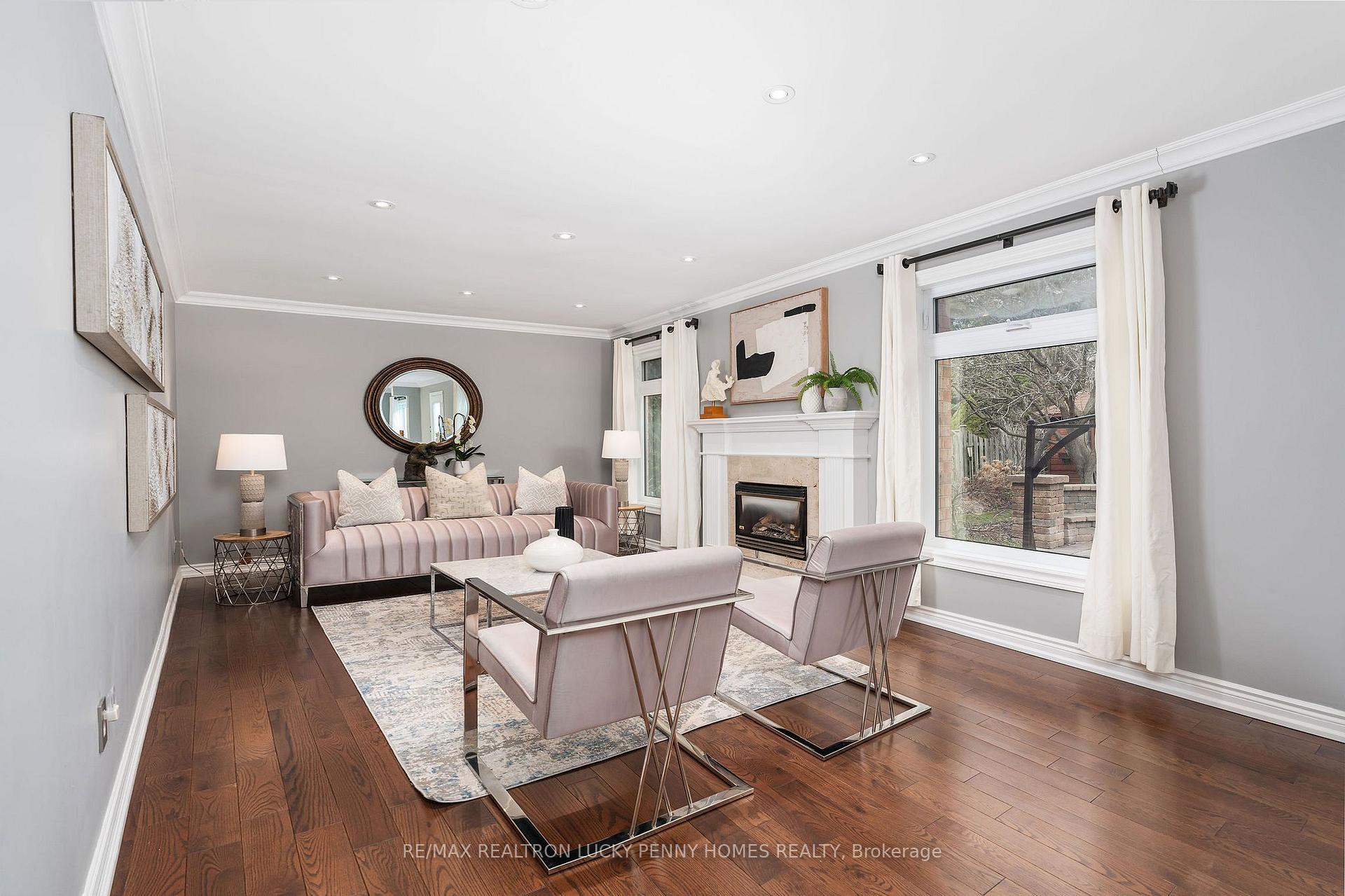 Photo 11 of 124 Aitken Circle, Markham, Unionville — HOMEH