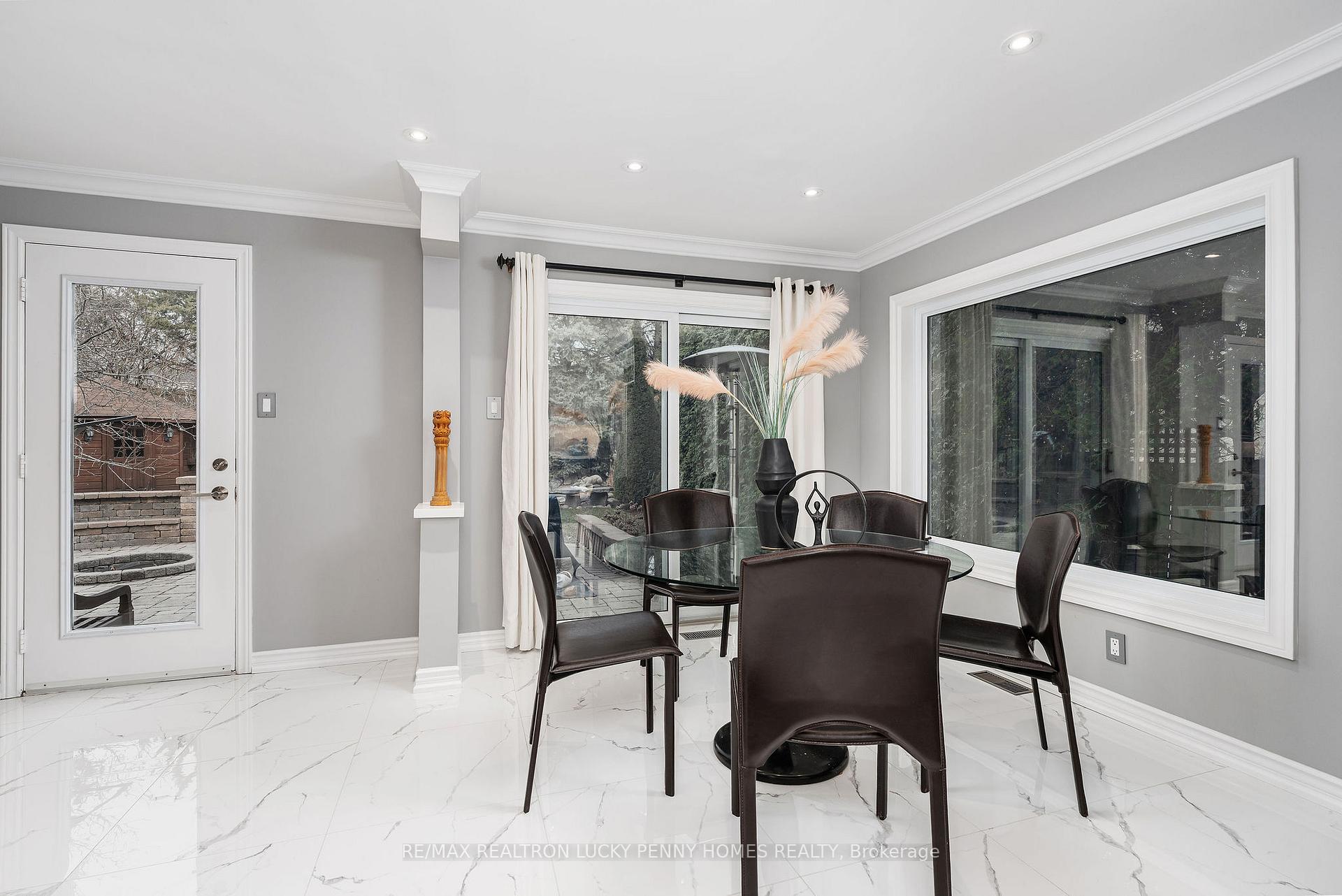 Photo 14 of 124 Aitken Circle, Markham, Unionville — HOMEH