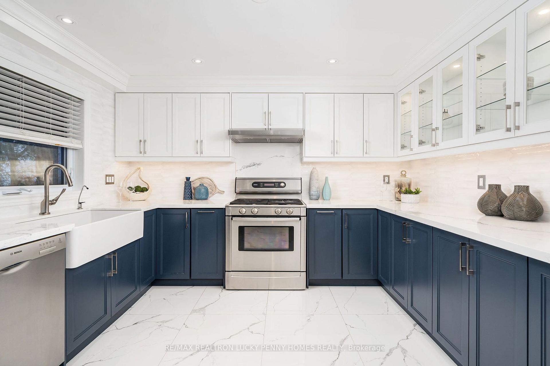 Photo 16 of 124 Aitken Circle, Markham, Unionville — HOMEH