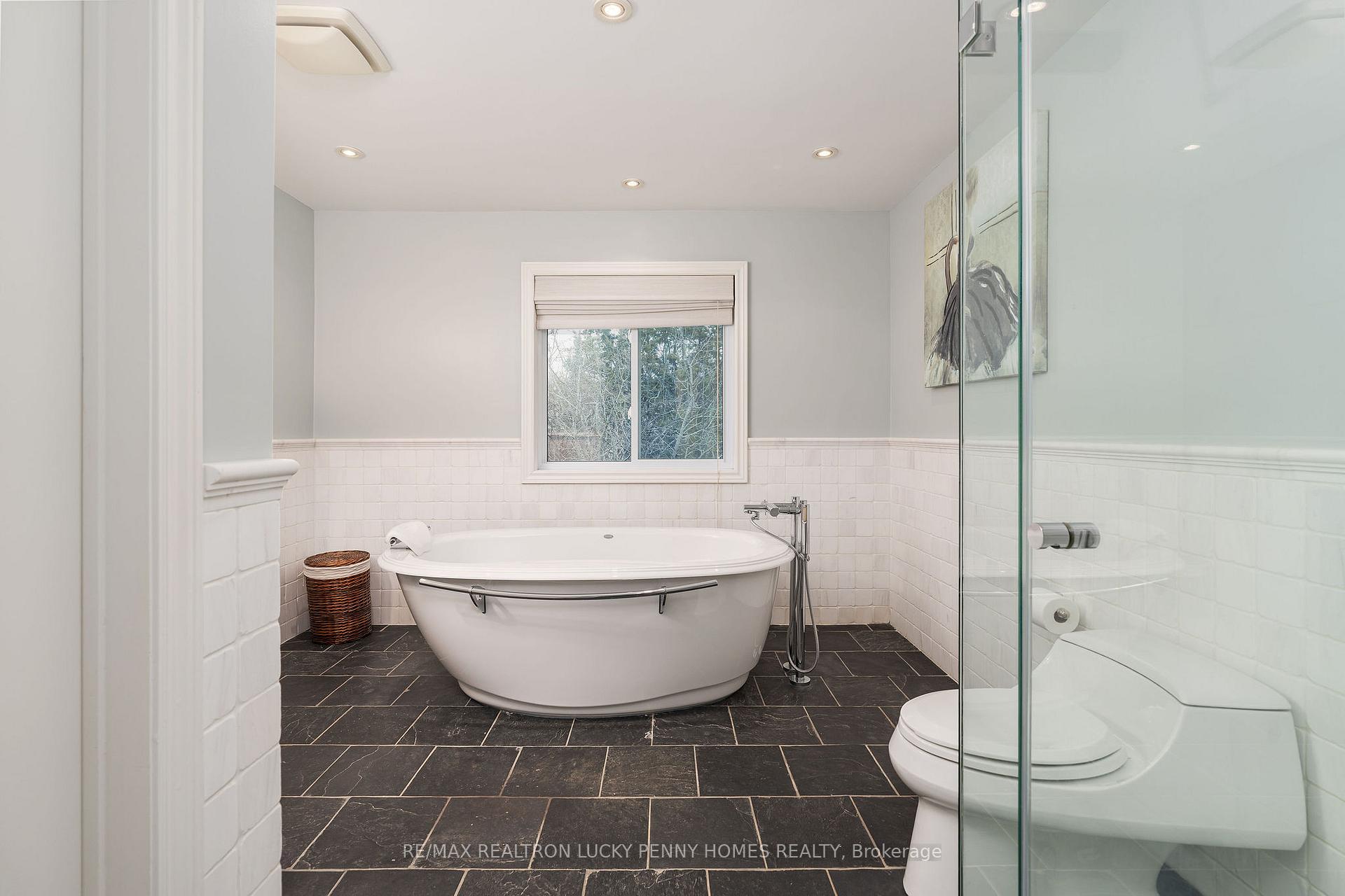 Photo 21 of 124 Aitken Circle, Markham, Unionville — HOMEH