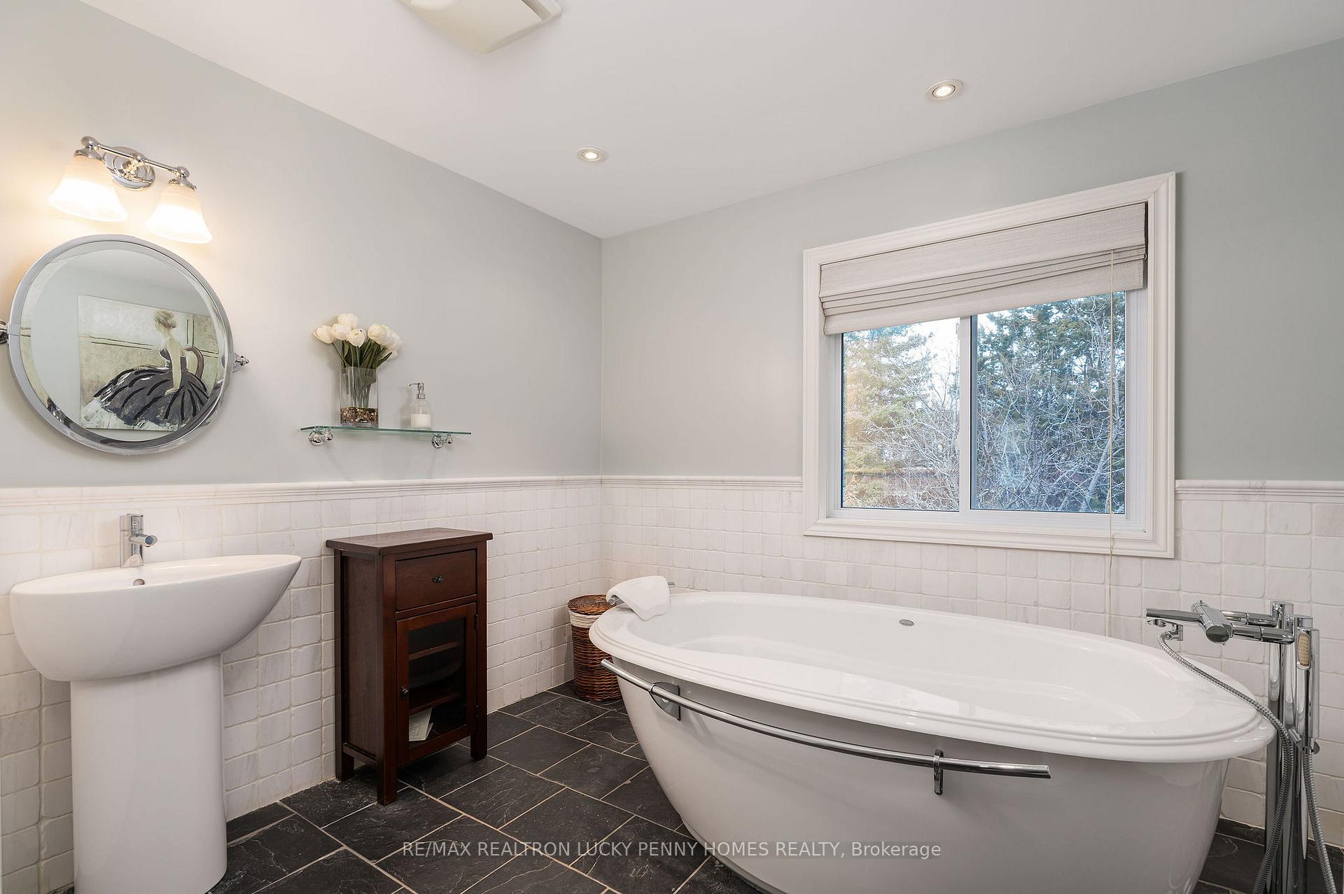 Photo 22 of 124 Aitken Circle, Markham, Unionville — HOMEH