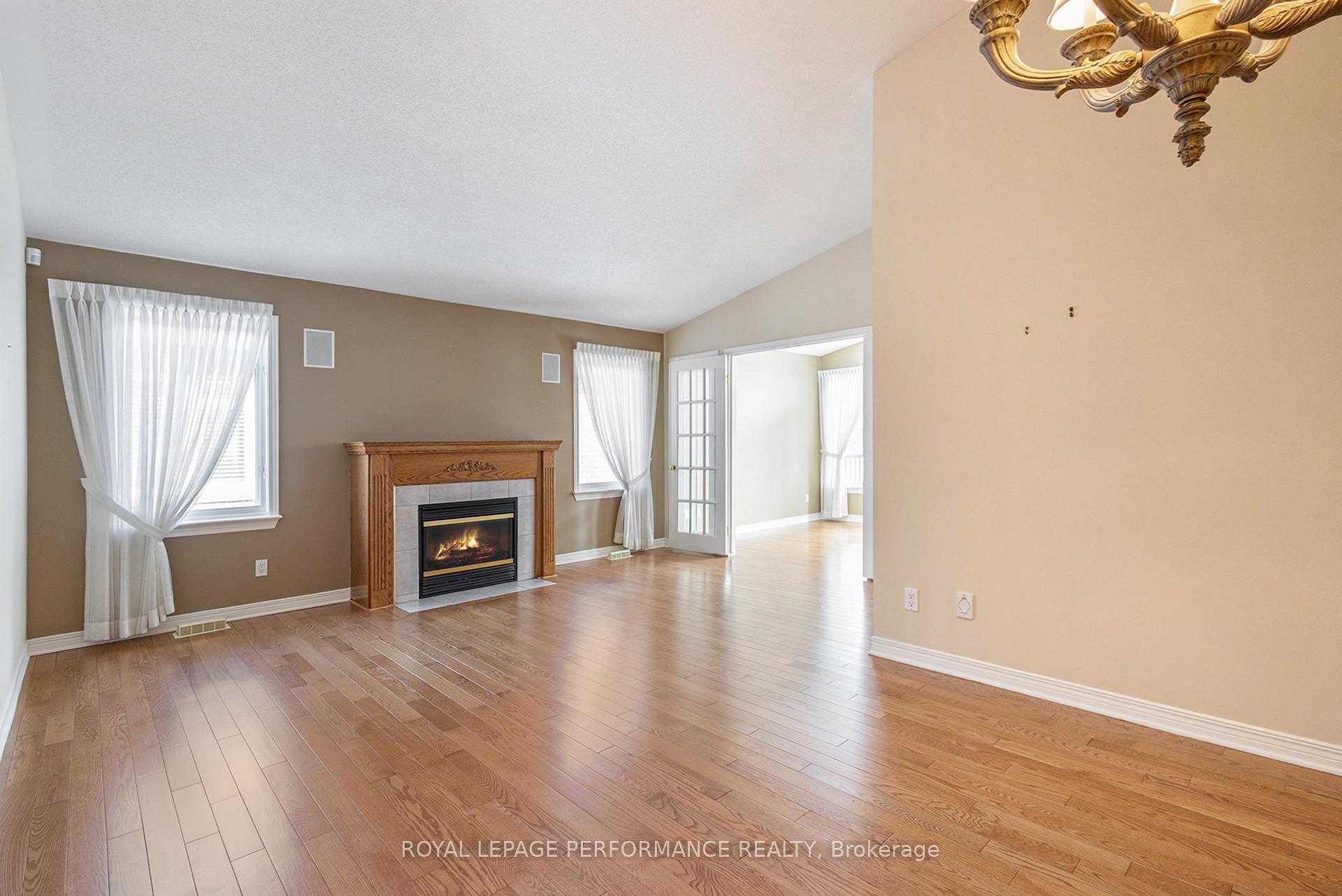 Photo 6 of 45 Coulson Court, Ottawa, Kanata - Kanata Lakes/Heritage Hills — HOMEH