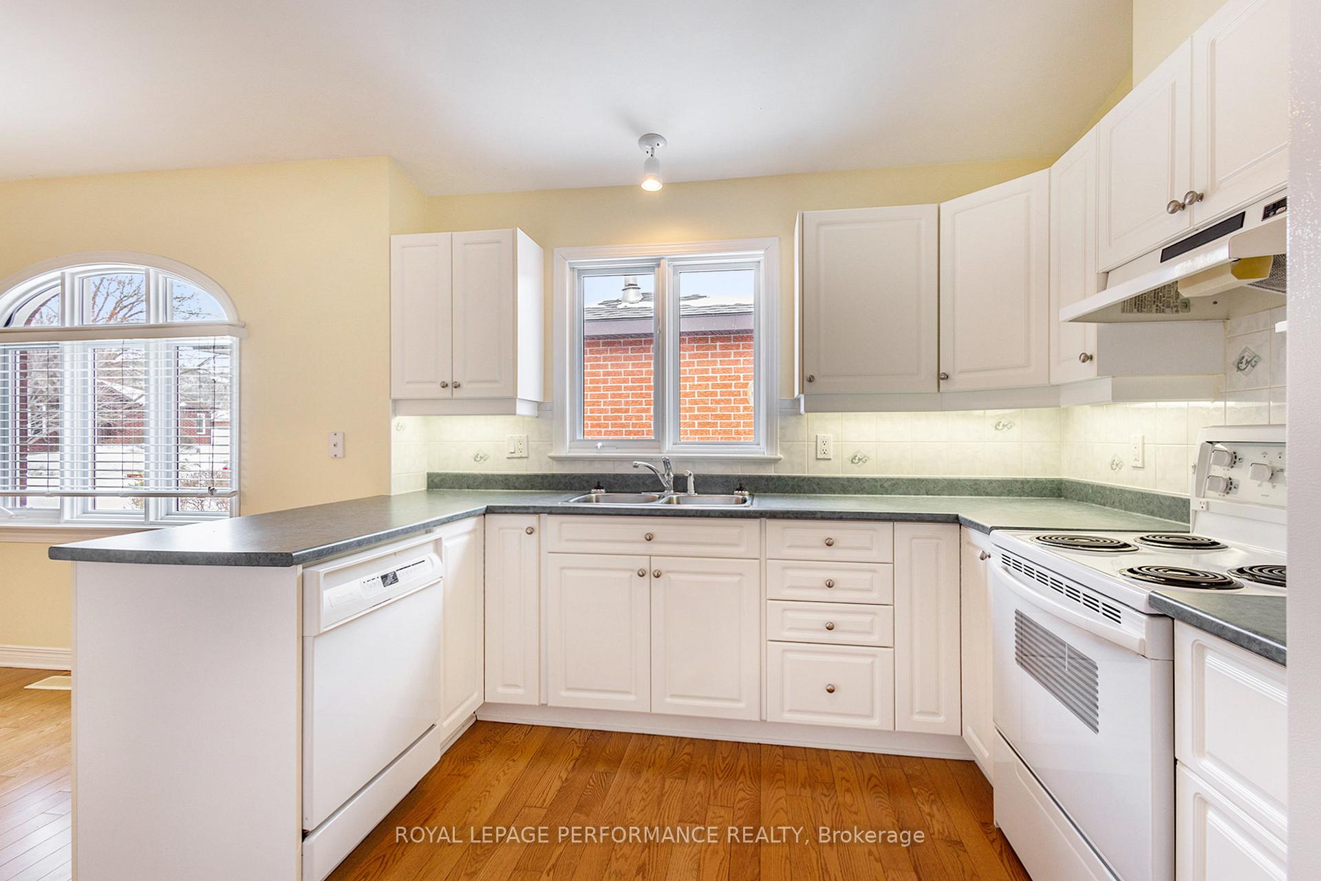 Photo 11 of 45 Coulson Court, Ottawa, Kanata - Kanata Lakes/Heritage Hills — HOMEH