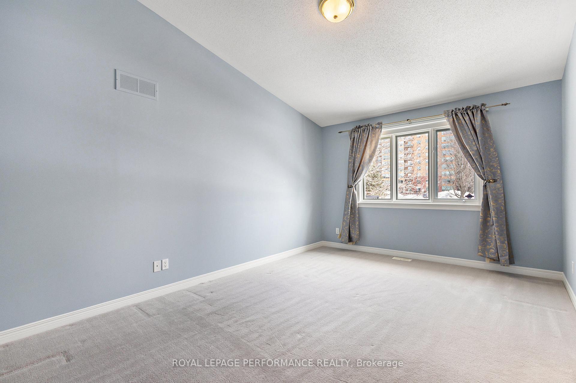 Photo 12 of 45 Coulson Court, Ottawa, Kanata - Kanata Lakes/Heritage Hills — HOMEH
