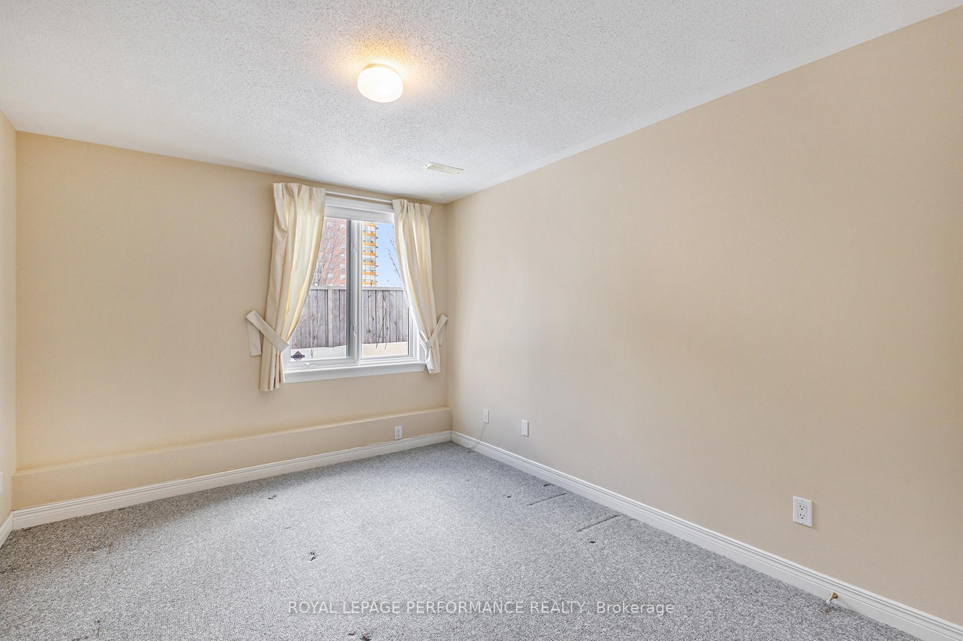 Photo 22 of 45 Coulson Court, Ottawa, Kanata - Kanata Lakes/Heritage Hills — HOMEH