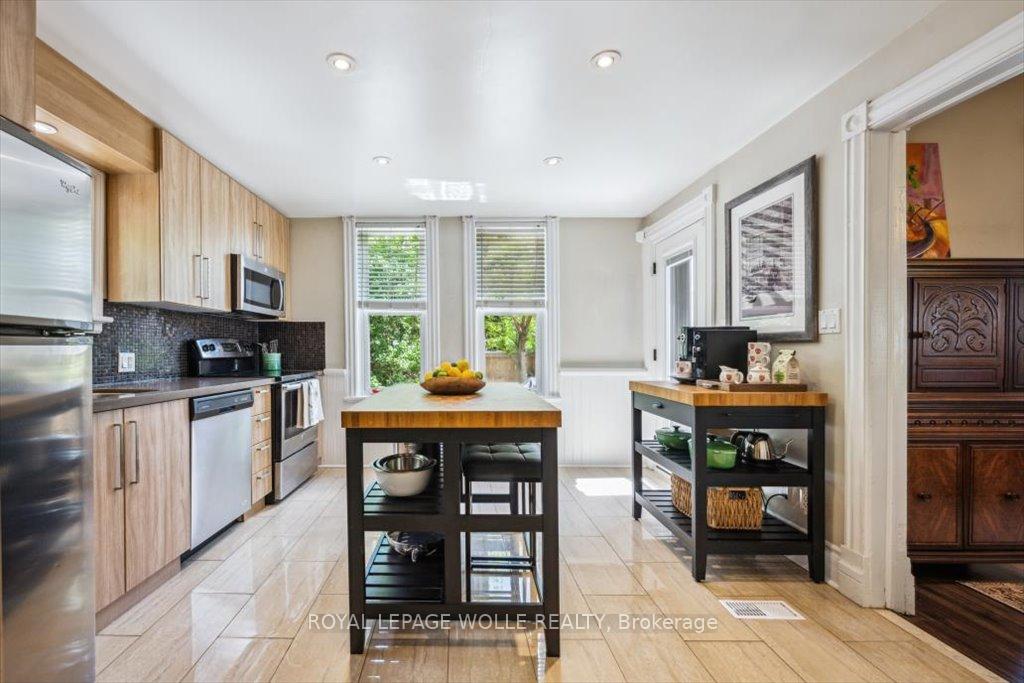 Photo 17 of 110 Wilhelm Street, Kitchener, Mount Hope Huron Park — HOMEH
