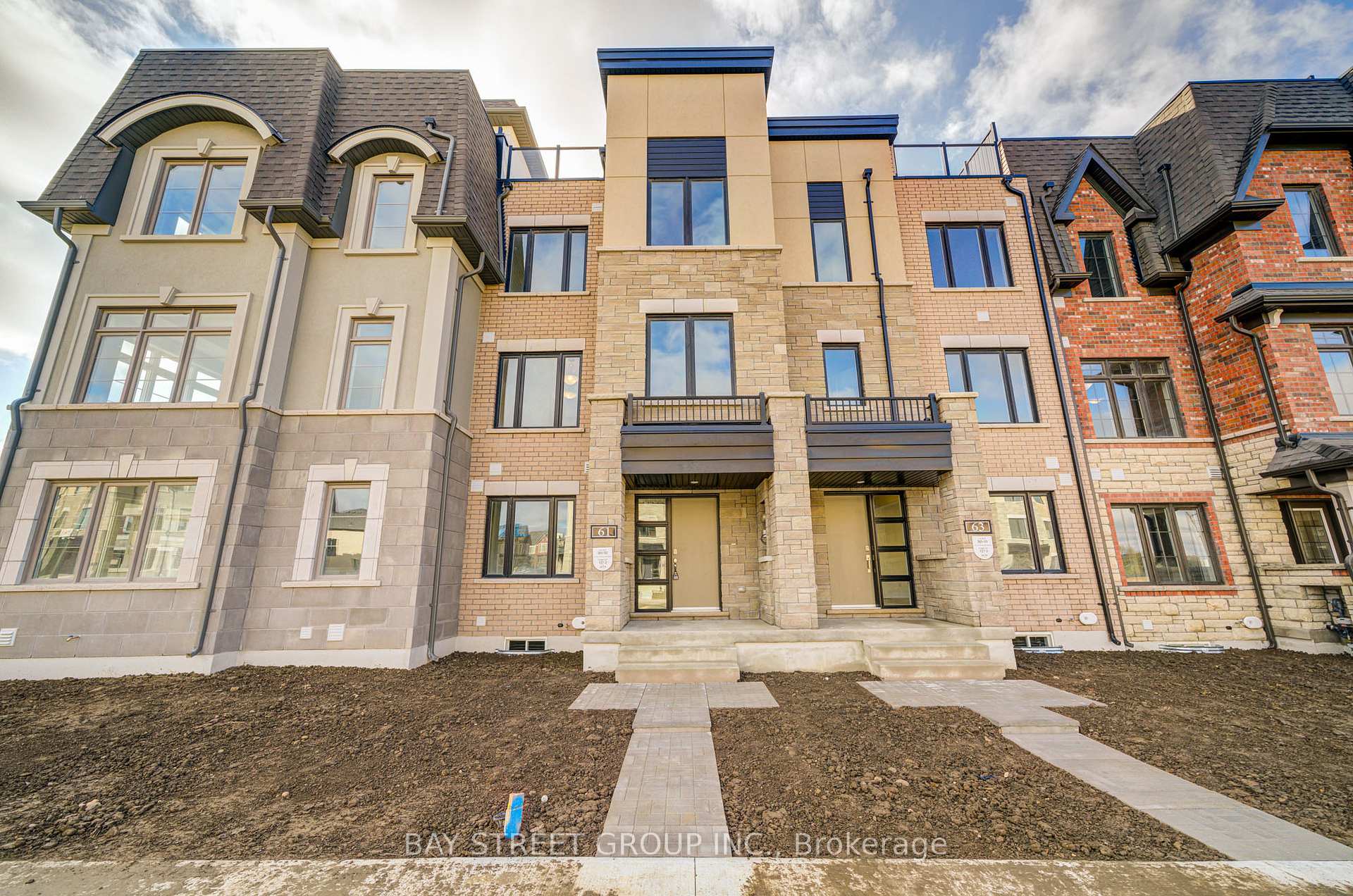 Photo 2 of 61 York Downs Boulevard, Markham, Angus Glen — HOMEH