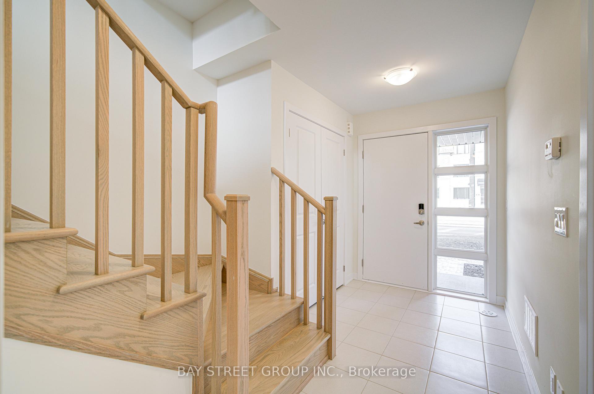 Photo 4 of 61 York Downs Boulevard, Markham, Angus Glen — HOMEH