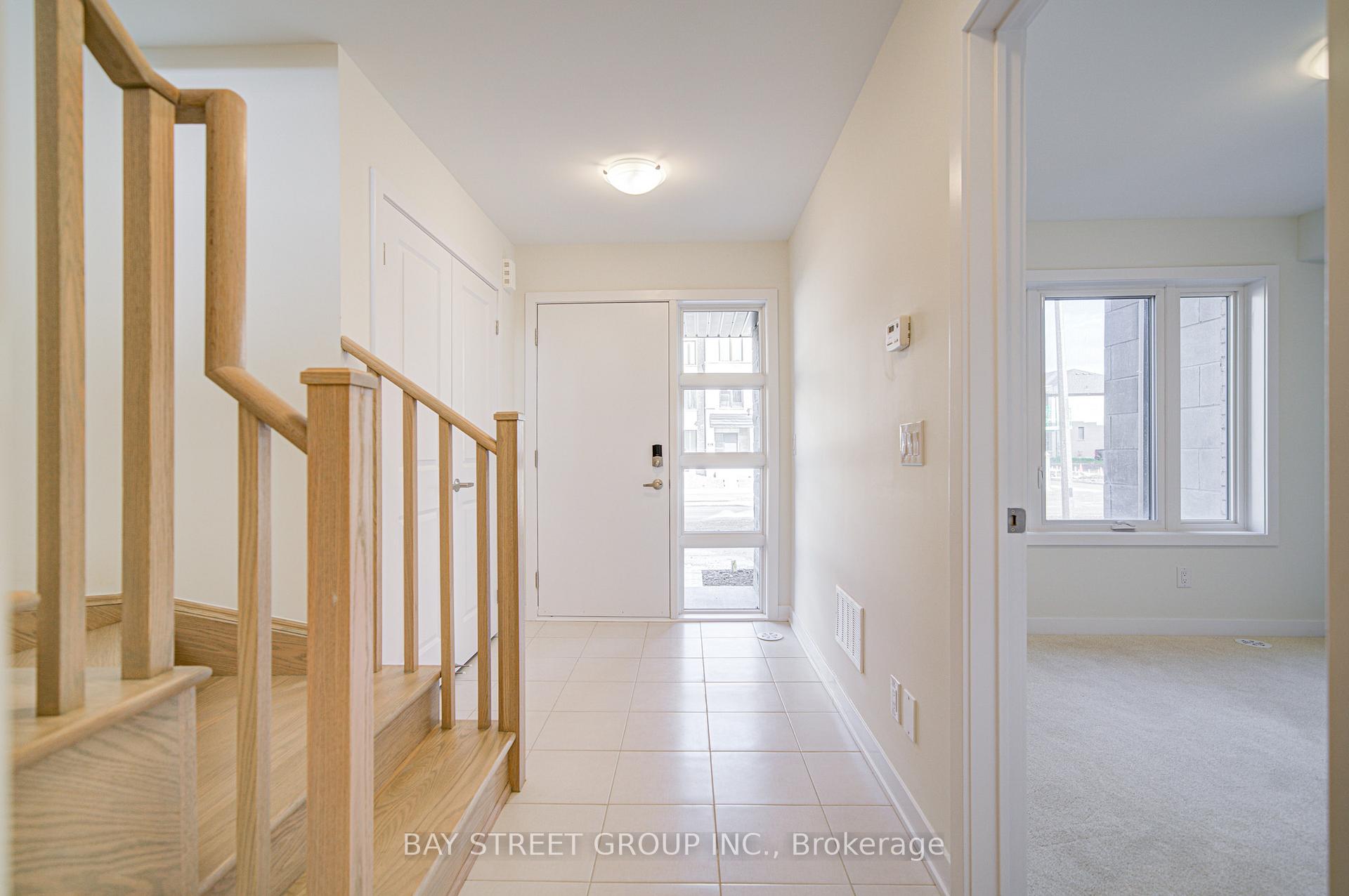Photo 5 of 61 York Downs Boulevard, Markham, Angus Glen — HOMEH