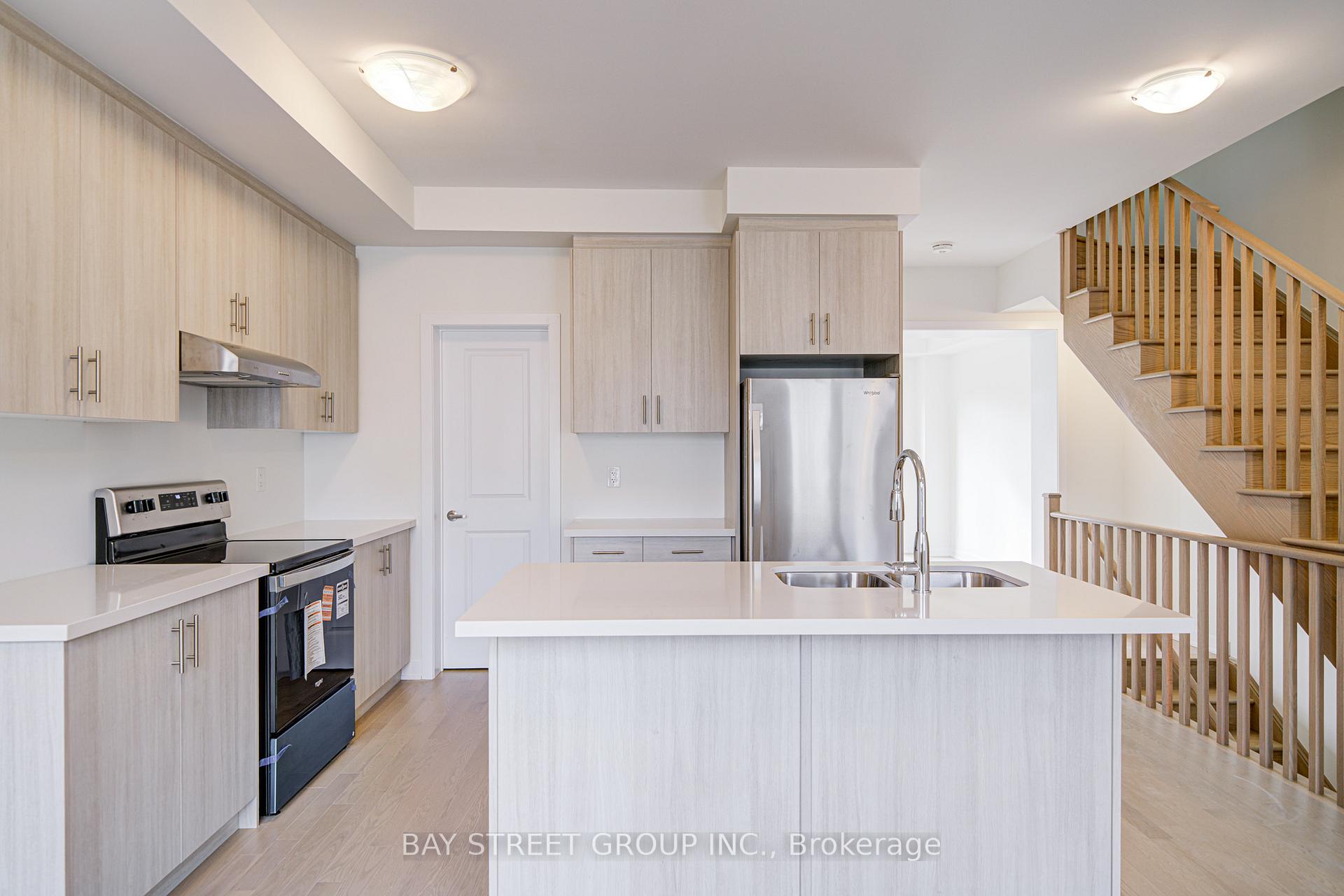 Photo 12 of 61 York Downs Boulevard, Markham, Angus Glen — HOMEH