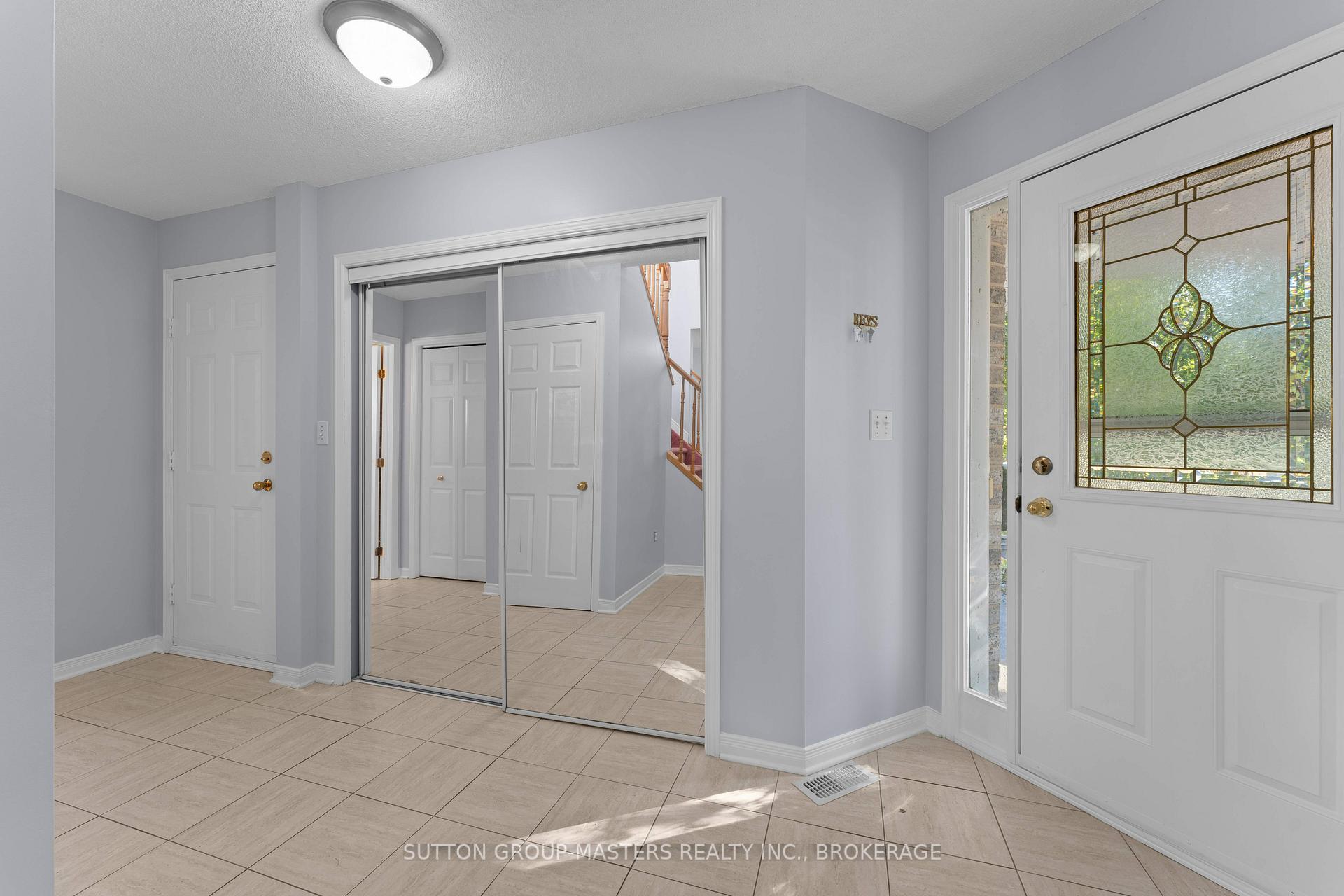 Photo 4 of 514 Barnsley Crescent, Kingston, City Southwest — HOMEH