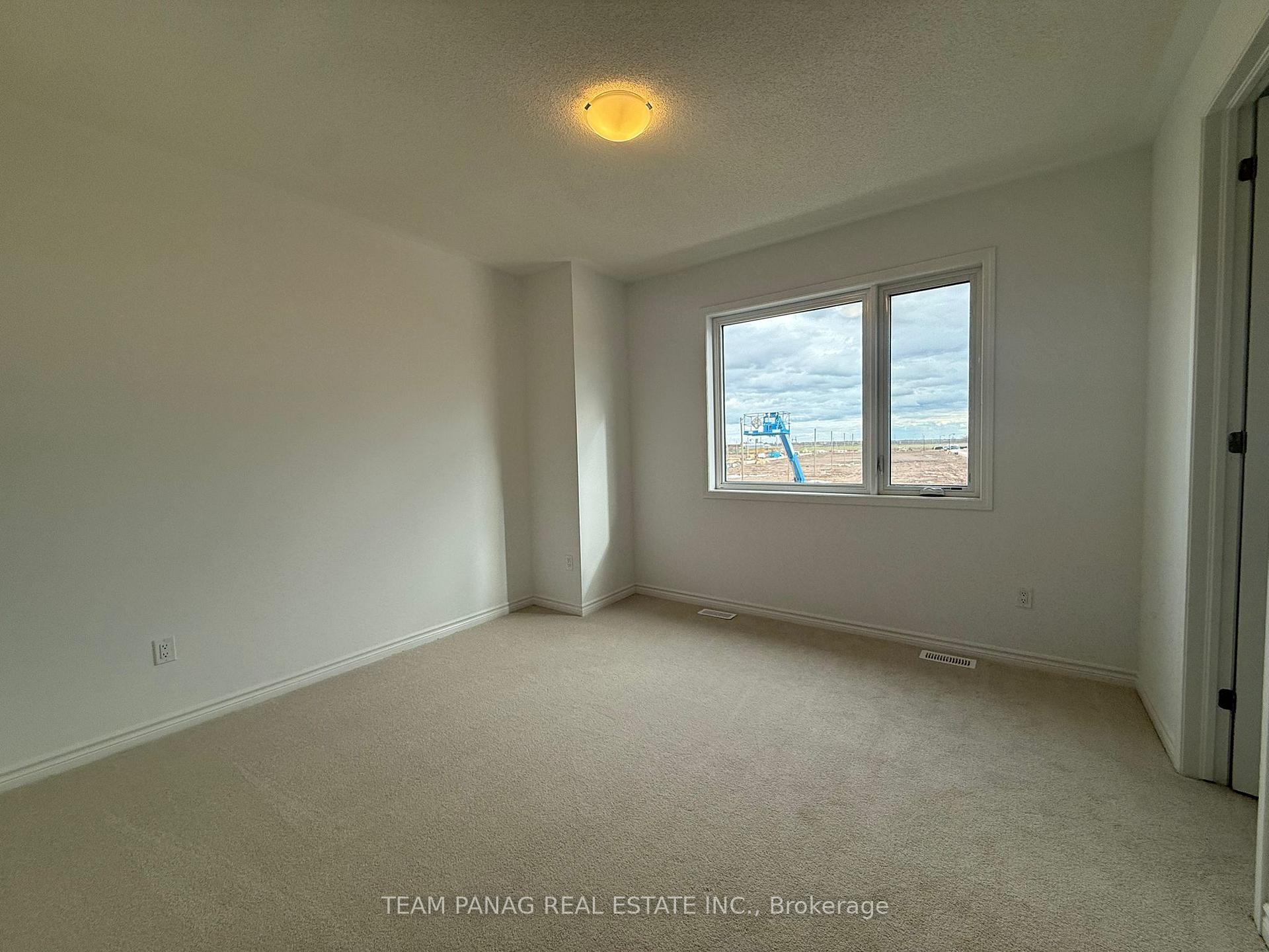 Photo 8 of 1293 Whitlock Avenue, Milton, Bowes — HOMEH