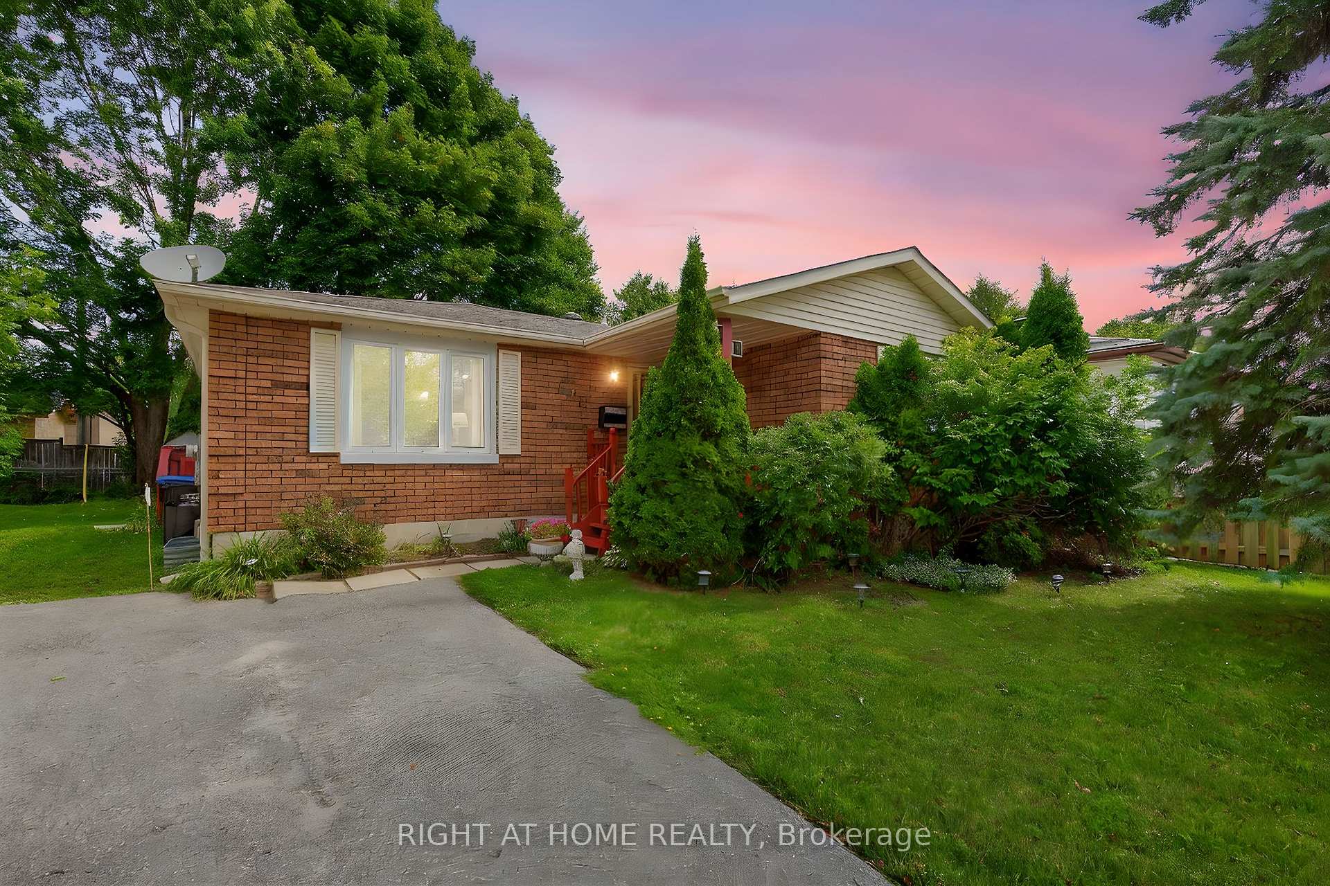 Front of 688 Bayview Drive