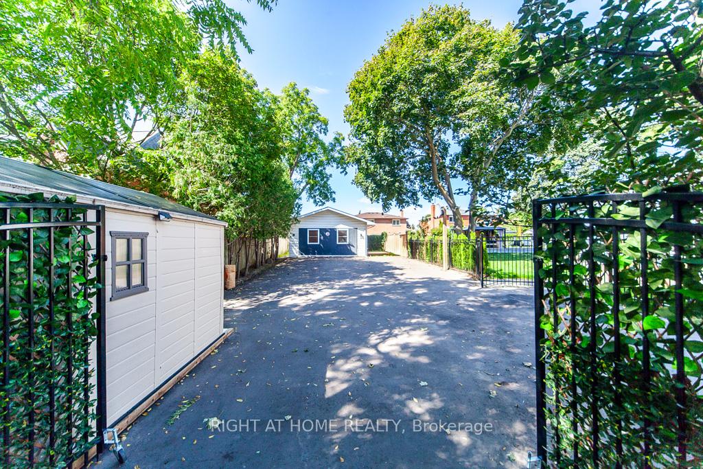 Photo 2 of Unit Unit B, 2 Peter Street, Markham, Old Markham Village — HOMEH