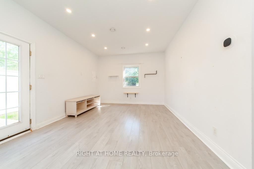 Photo 7 of Unit Unit B, 2 Peter Street, Markham, Old Markham Village — HOMEH
