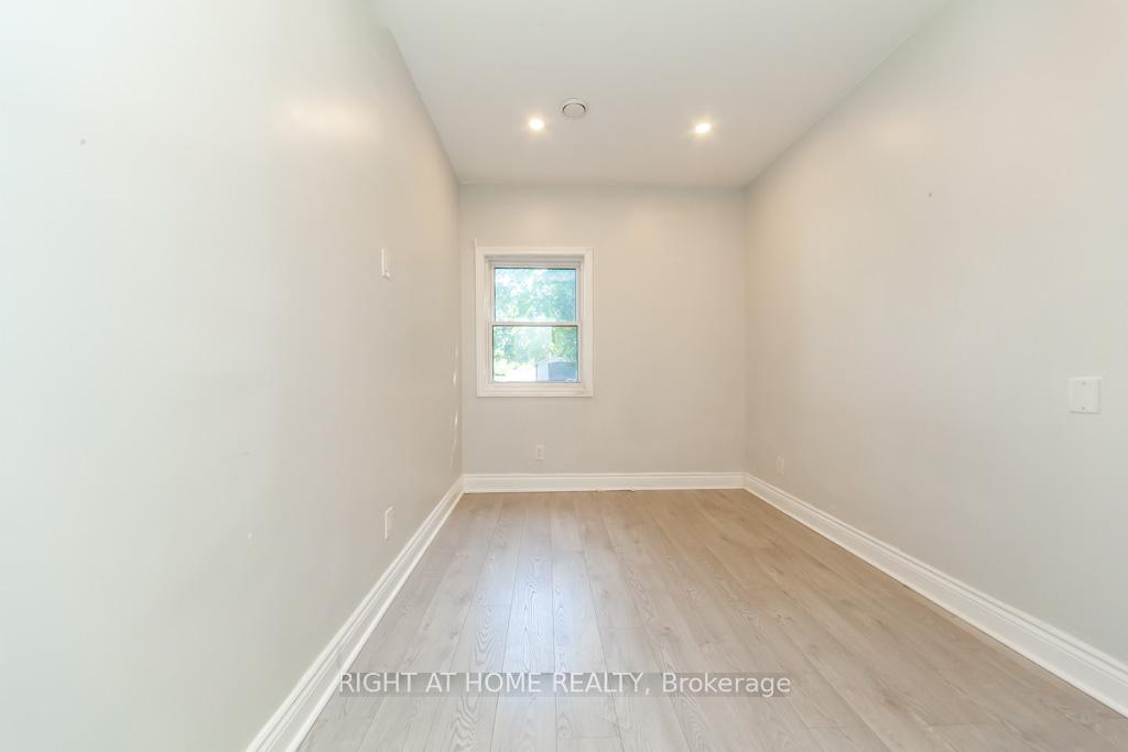 Photo 12 of Unit Unit B, 2 Peter Street, Markham, Old Markham Village — HOMEH