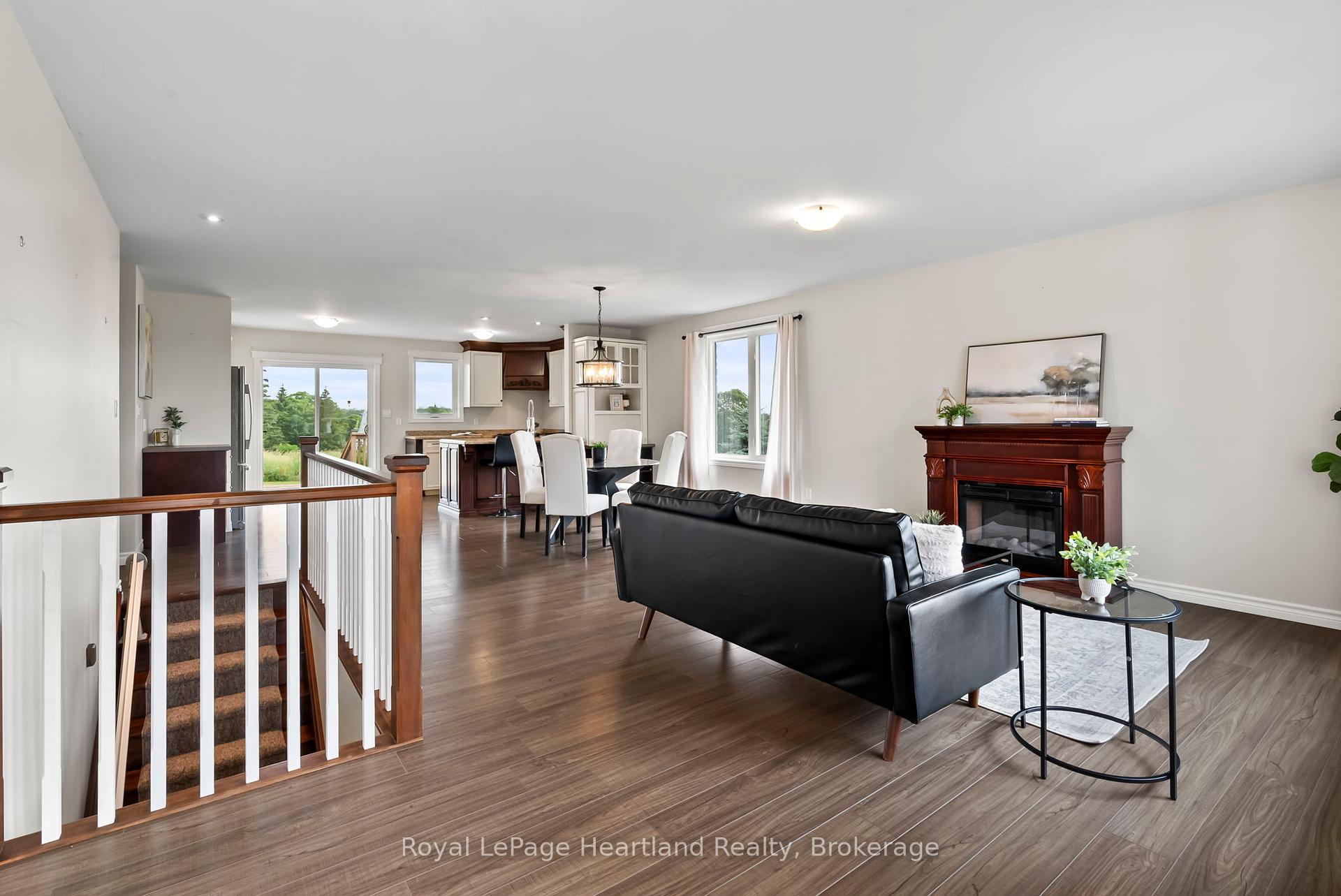 Photo 5 of 39 Minto Street S, Minto — HOMEH