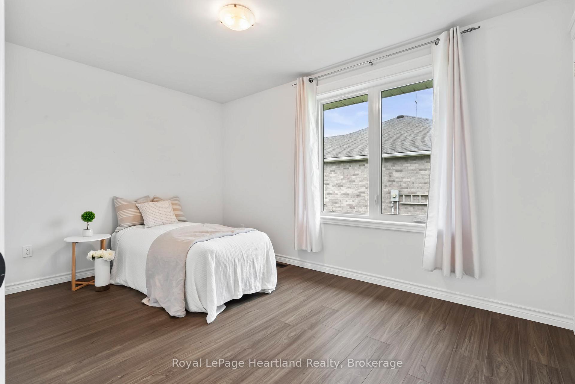 Photo 17 of 39 Minto Street S, Minto — HOMEH