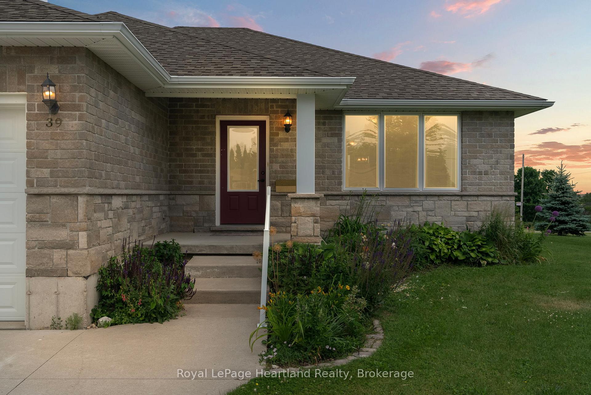 Photo 39 of 39 Minto Street S, Minto — HOMEH