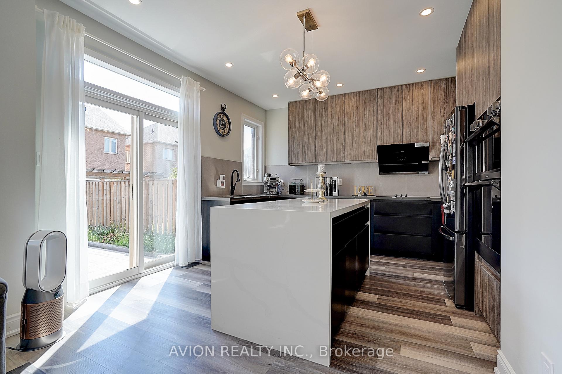 Photo 3 of 67 Oakford Drive, Markham, Cachet — HOMEH