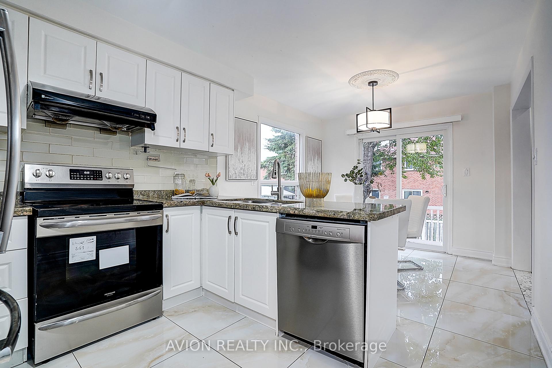 Photo 12 of 119 Mary Pearson Drive, Markham, Middlefield — HOMEH