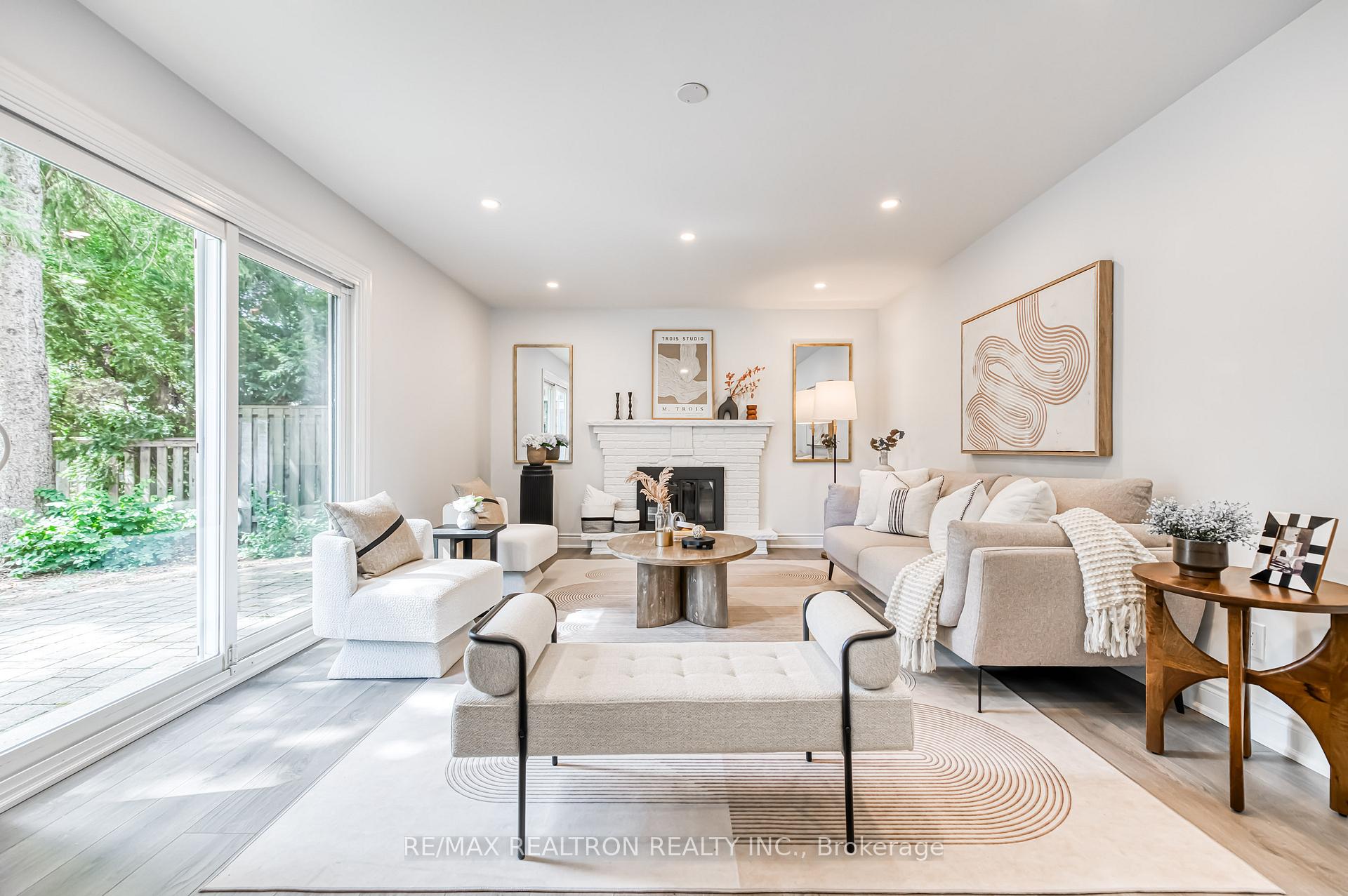 Photo 4 of 39 Ferrah Street, Markham, Unionville — HOMEH