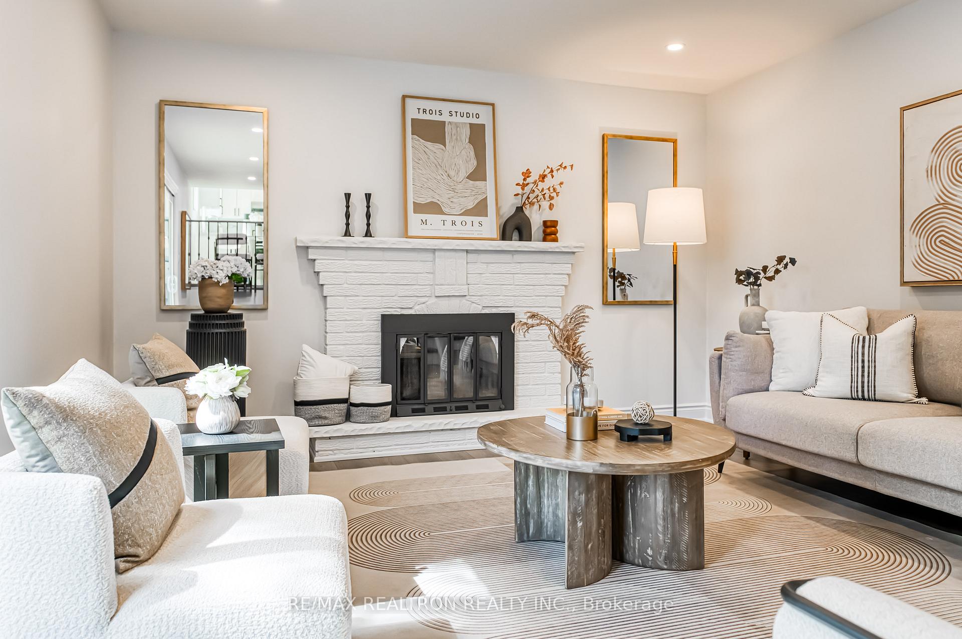 Photo 7 of 39 Ferrah Street, Markham, Unionville — HOMEH