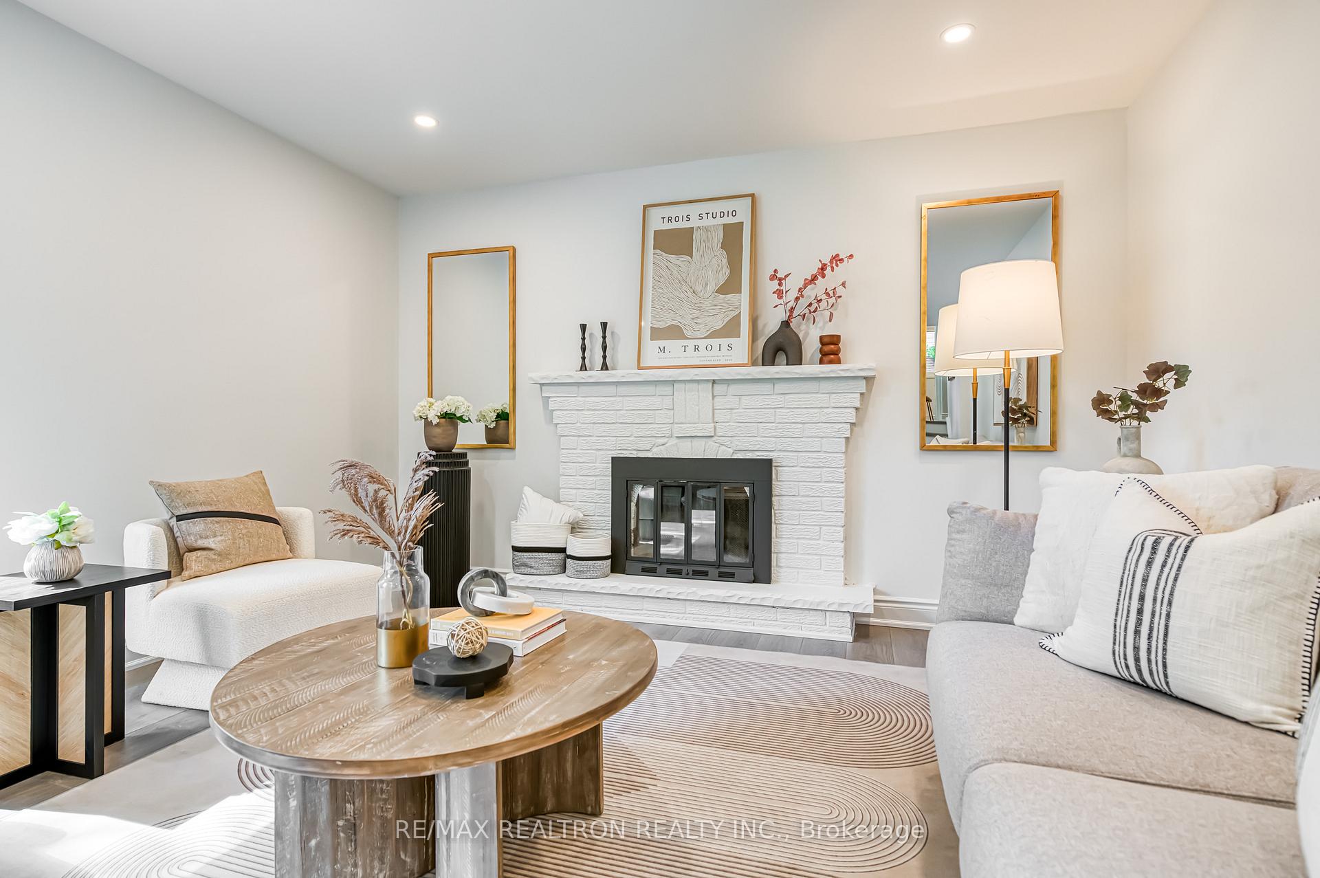 Photo 8 of 39 Ferrah Street, Markham, Unionville — HOMEH