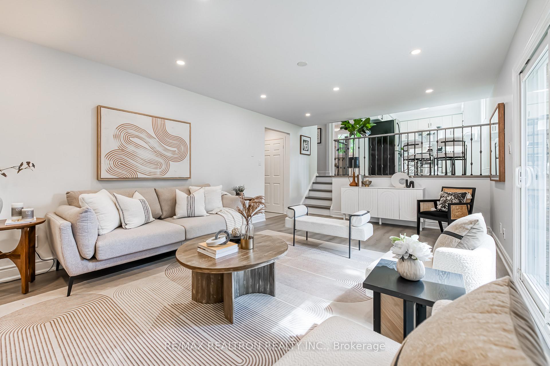 Photo 11 of 39 Ferrah Street, Markham, Unionville — HOMEH