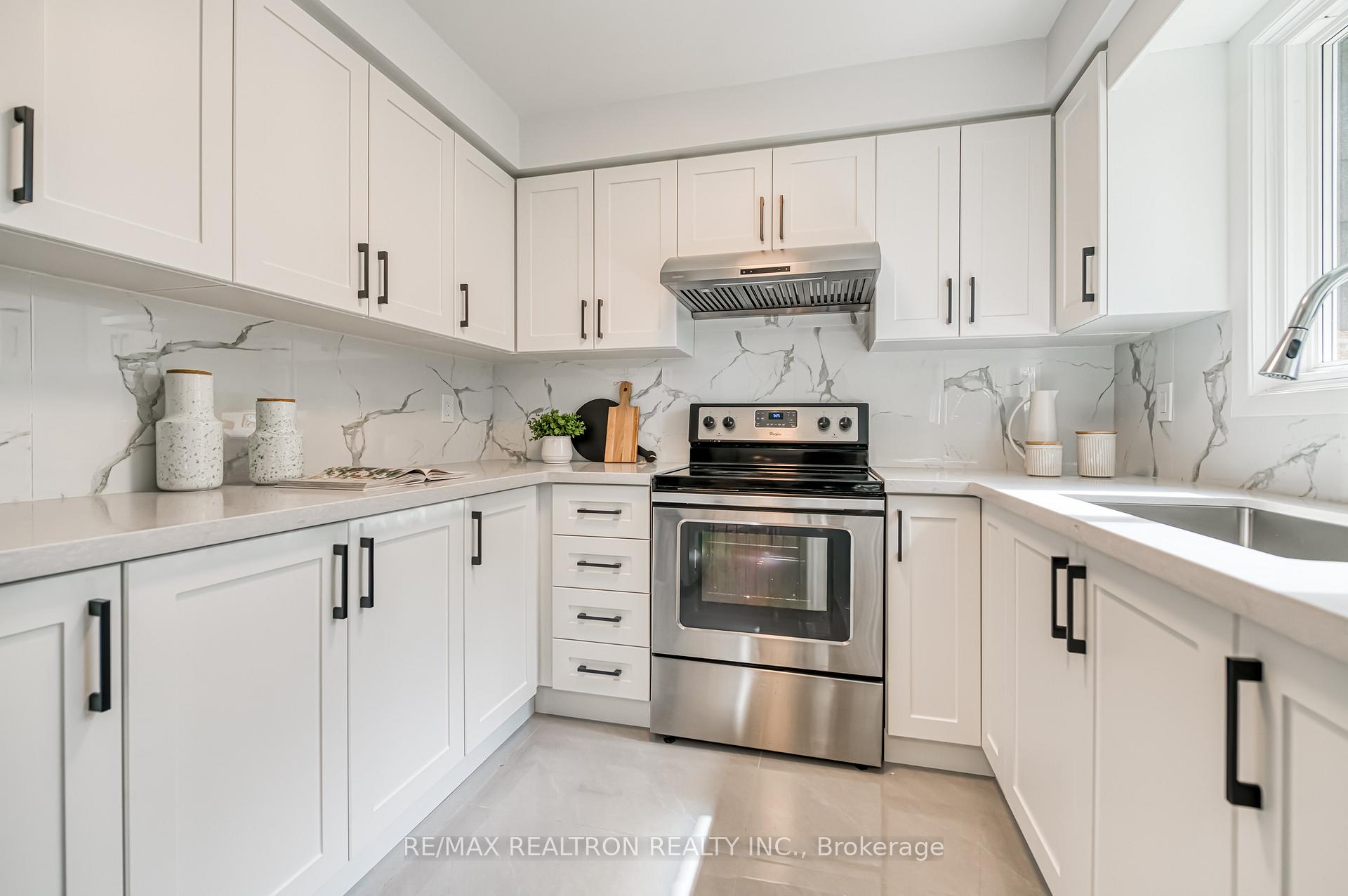 Photo 23 of 39 Ferrah Street, Markham, Unionville — HOMEH