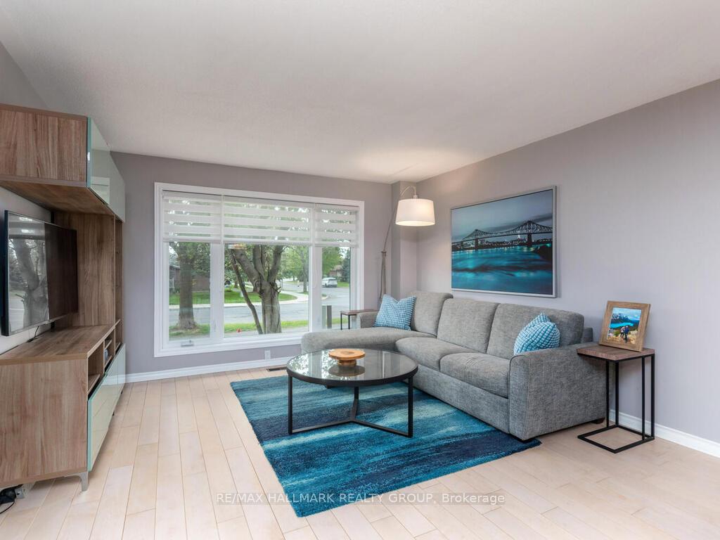 Photo 3 of 49 Grassy Plains Drive, Ottawa, Kanata - Emerald Meadows/Trailwest — HOMEH