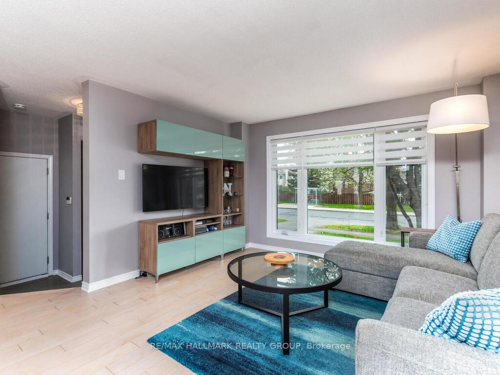 Photo 4 of 49 Grassy Plains Drive, Ottawa, Kanata - Emerald Meadows/Trailwest — HOMEH