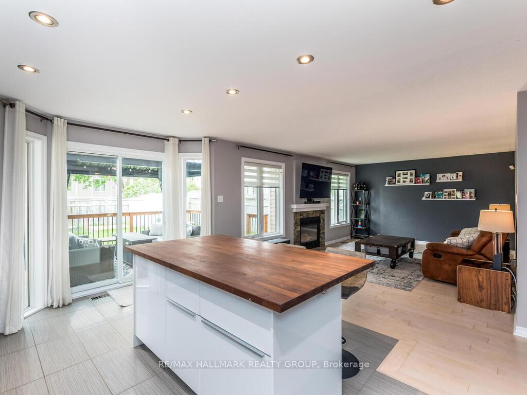 Photo 10 of 49 Grassy Plains Drive, Ottawa, Kanata - Emerald Meadows/Trailwest — HOMEH