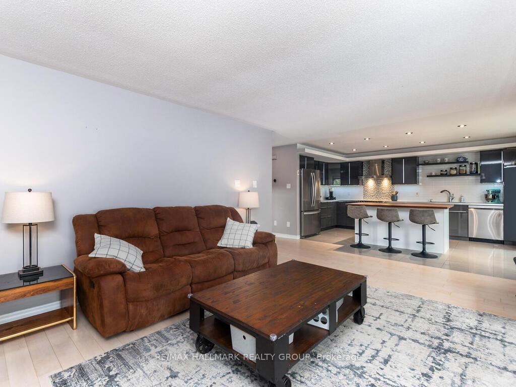 Photo 13 of 49 Grassy Plains Drive, Ottawa, Kanata - Emerald Meadows/Trailwest — HOMEH
