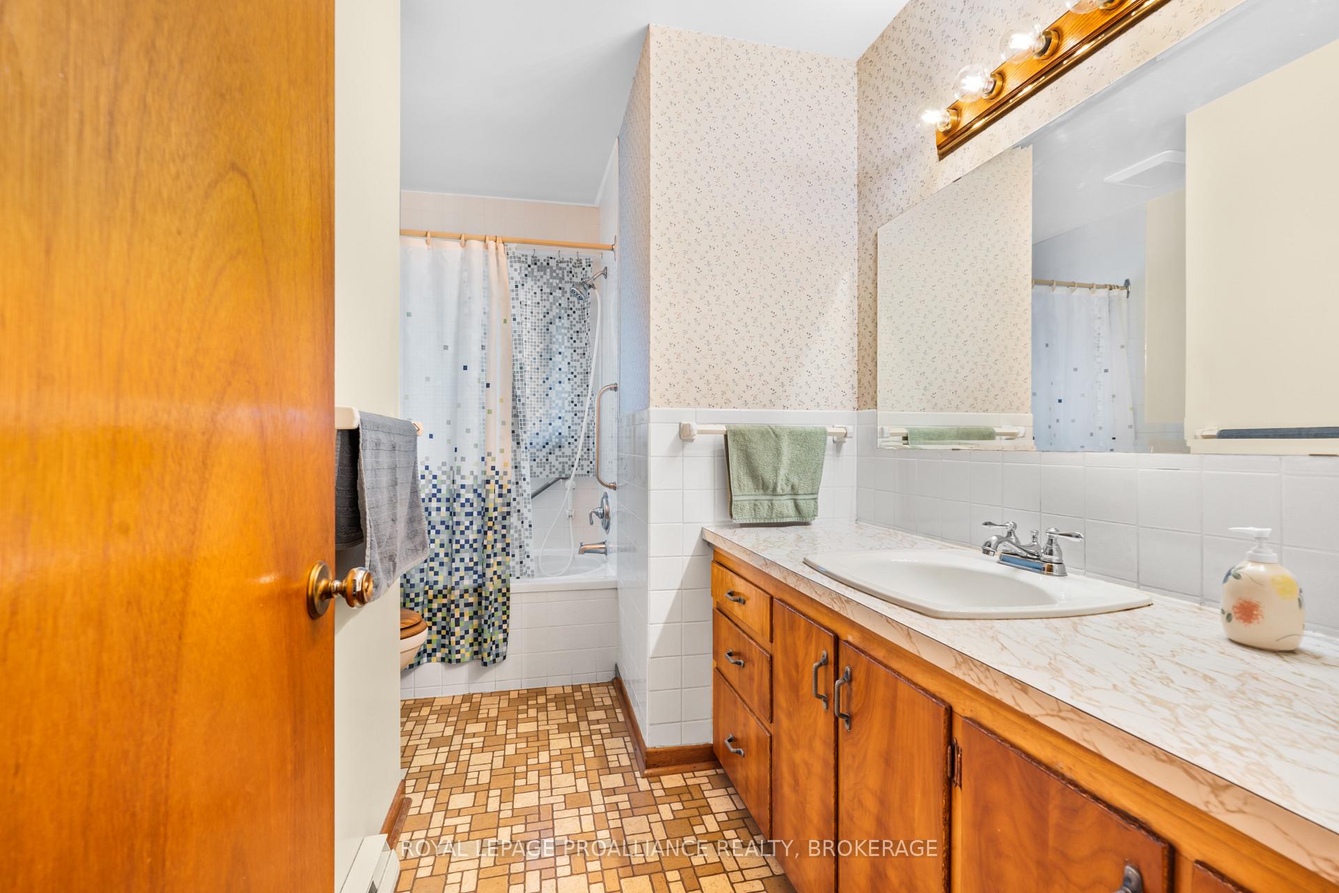 Photo 18 of 1125 Lincoln Drive, Kingston, South of Taylor-Kidd Blvd — HOMEH