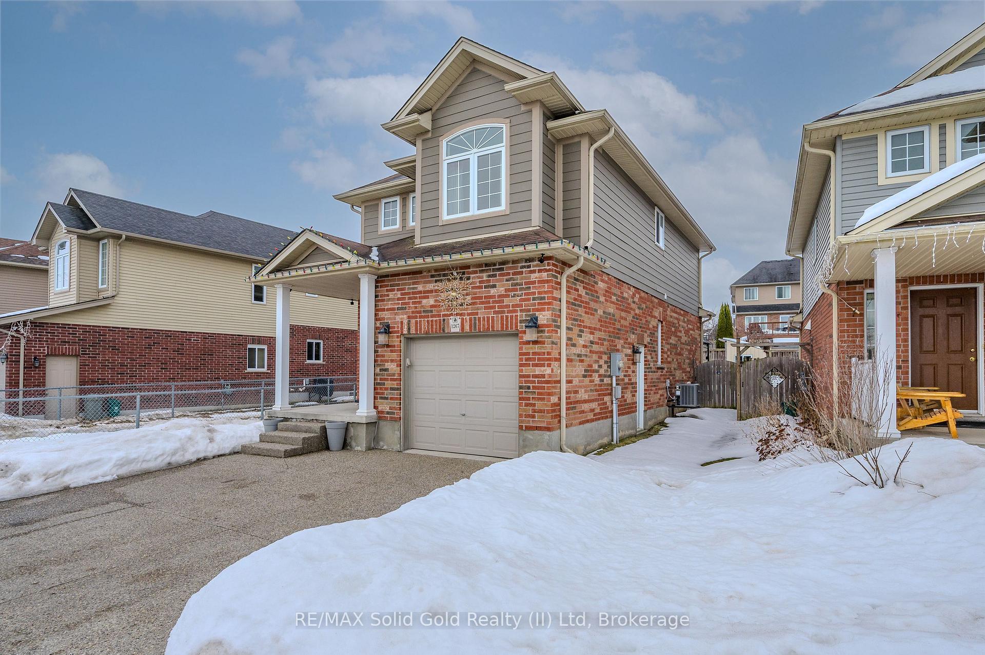 Photo 2 of 1267 Old Zeller Drive, Kitchener — HOMEH