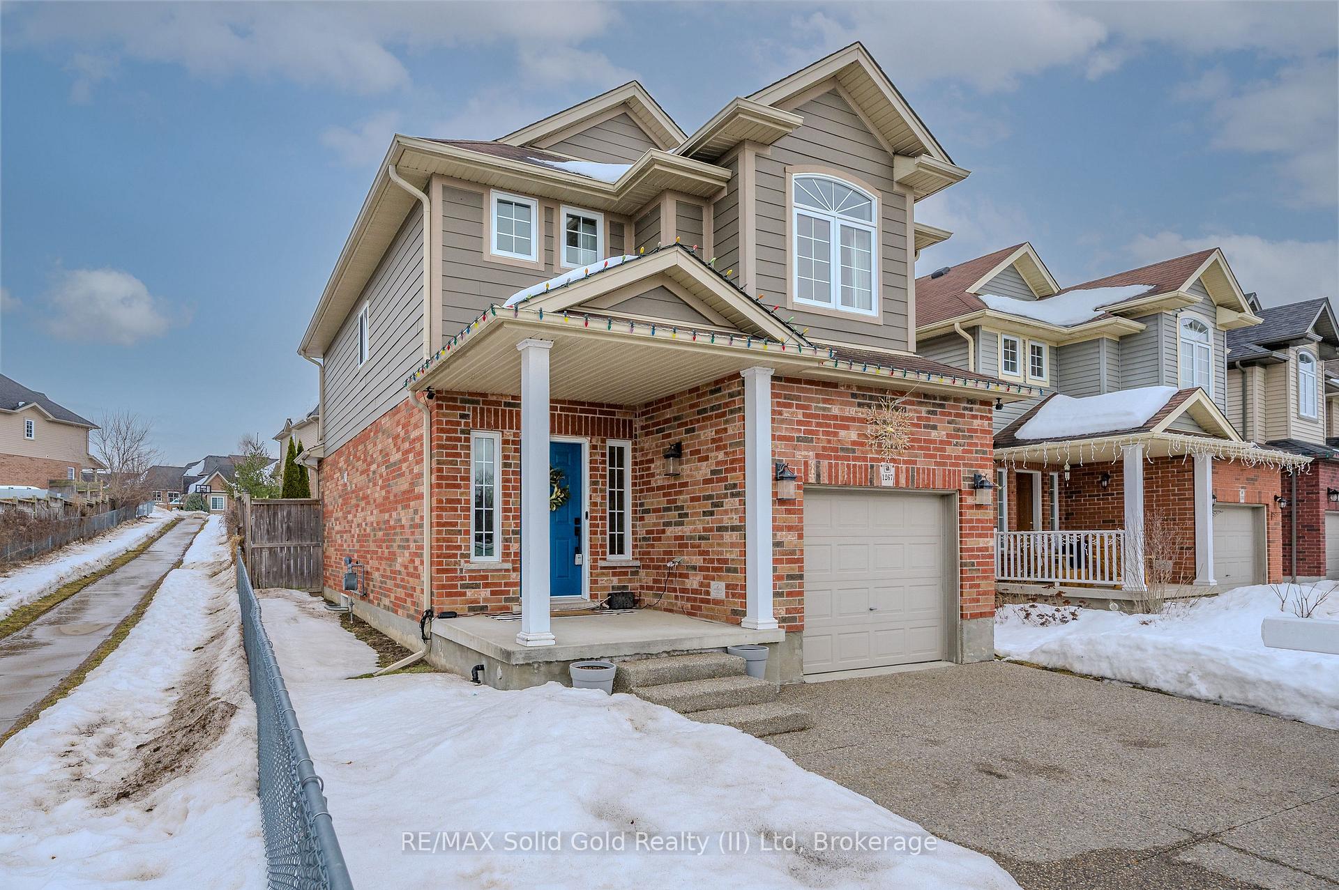 Photo 3 of 1267 Old Zeller Drive, Kitchener — HOMEH