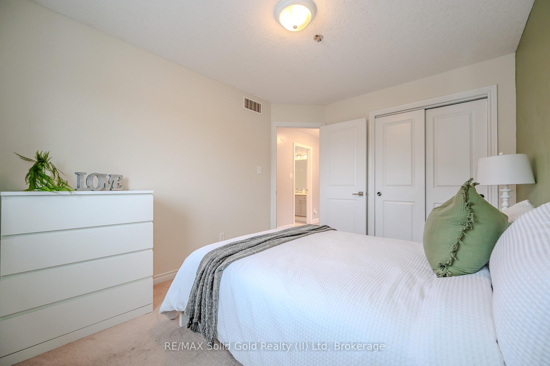Photo 26 of 1267 Old Zeller Drive, Kitchener — HOMEH