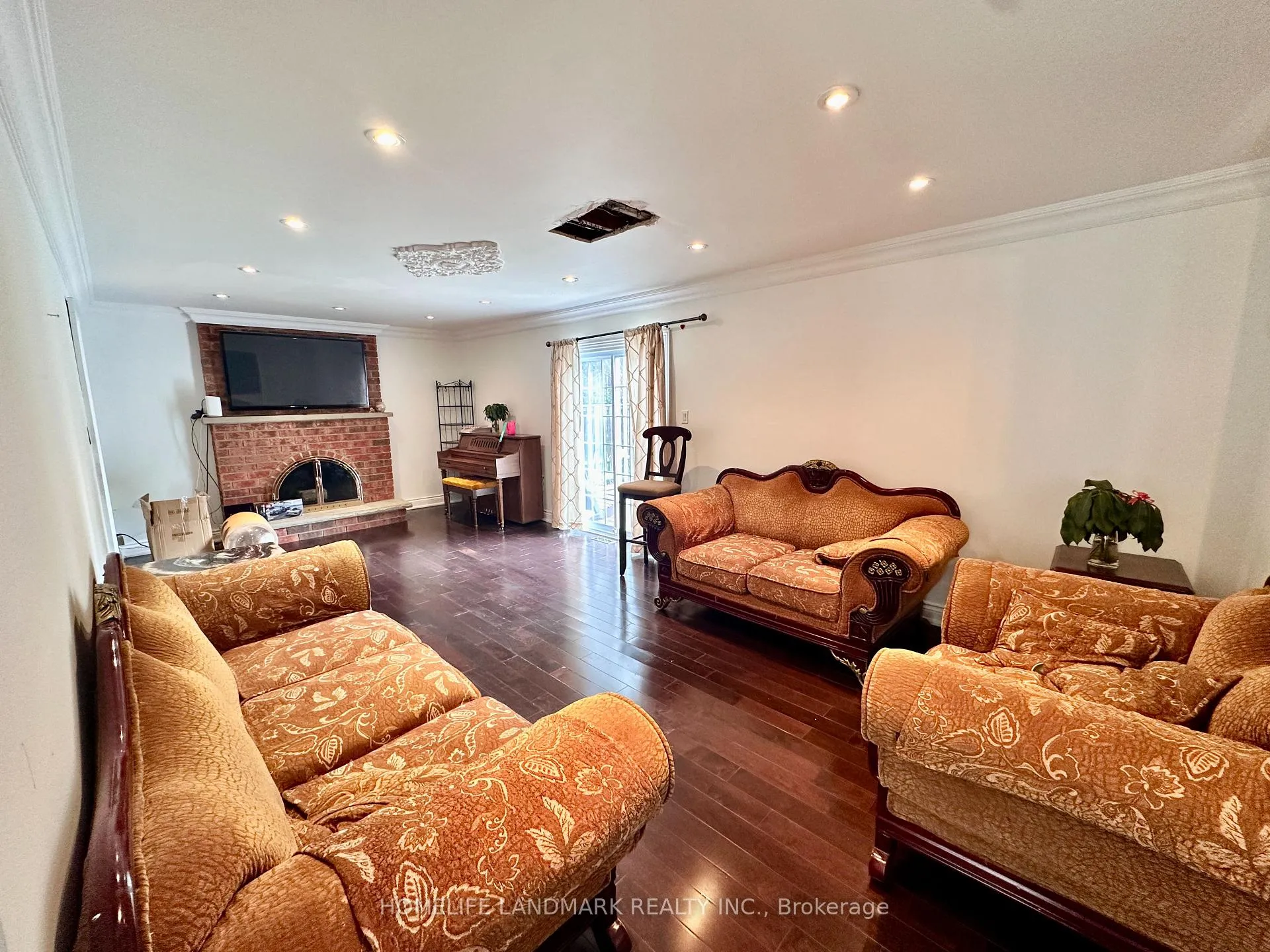 Photo 5 of Unit Room1, 257 Fincham Avenue, Markham, Markham Village — HOMEH