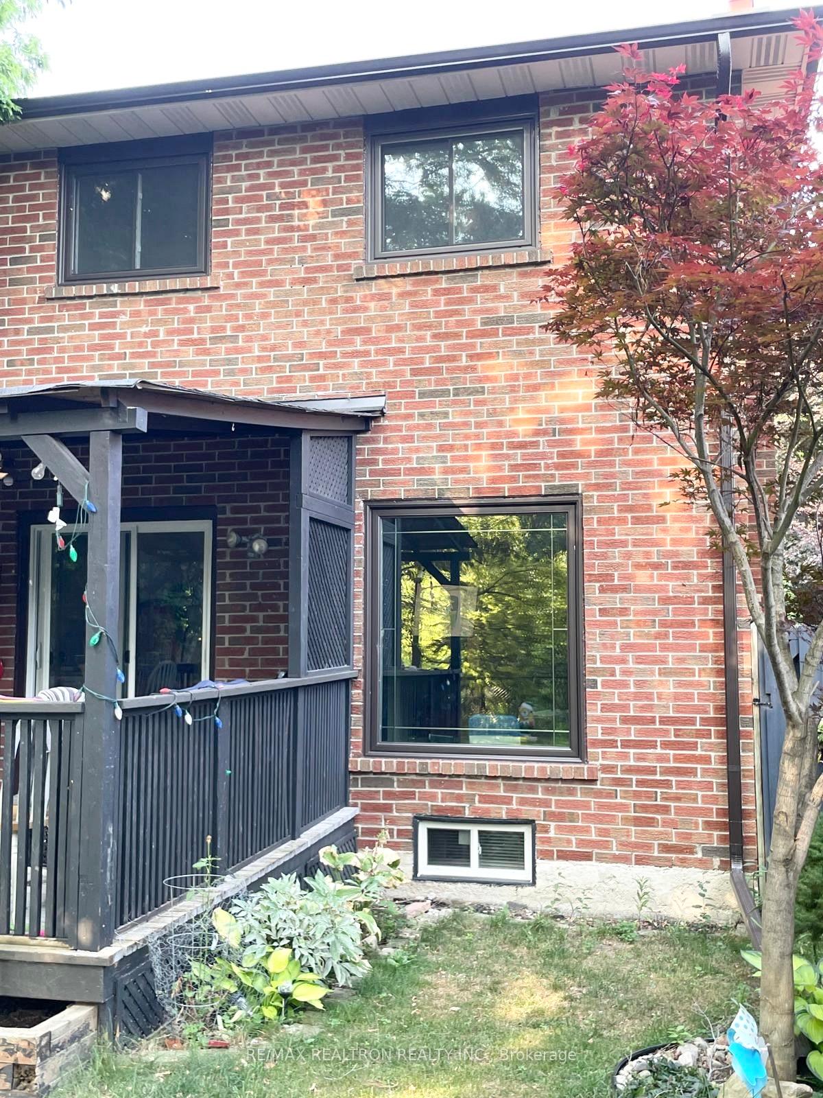 Photo 6 of 74 Trothen Circle, Markham, Markham Village — HOMEH