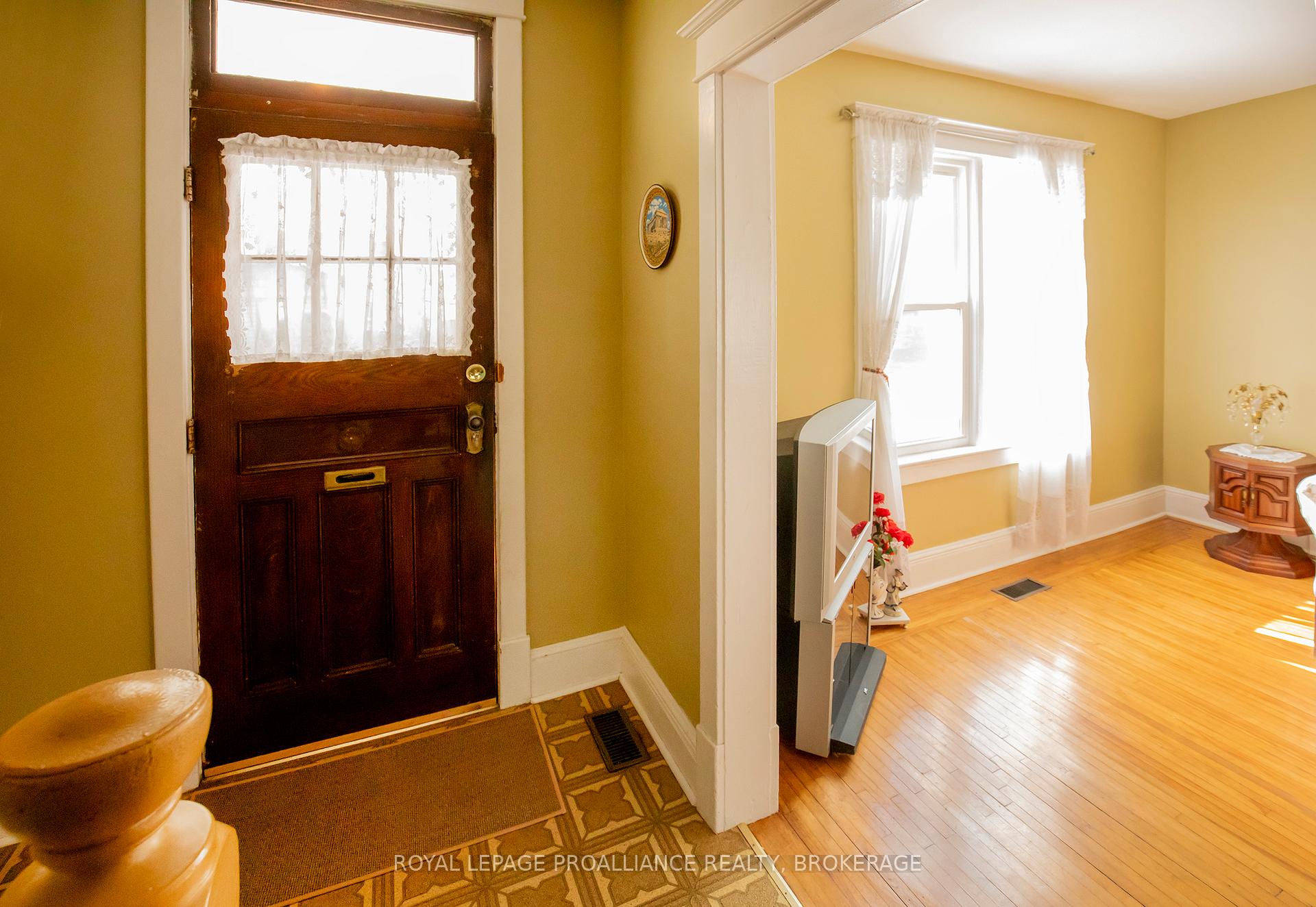 Photo 4 of 91 Hamilton Street, Kingston, East of Sir John A. Blvd — HOMEH
