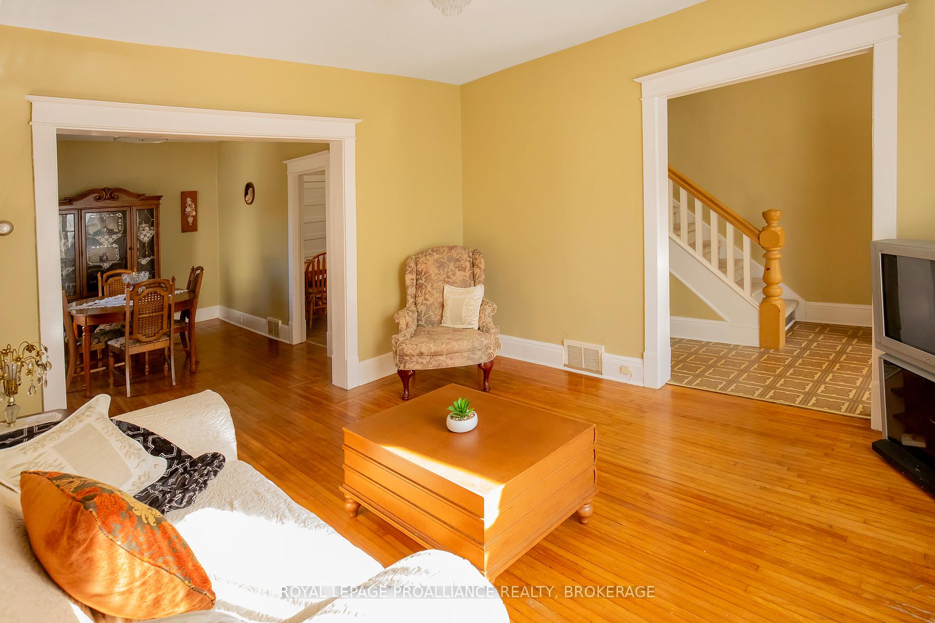 Photo 6 of 91 Hamilton Street, Kingston, East of Sir John A. Blvd — HOMEH