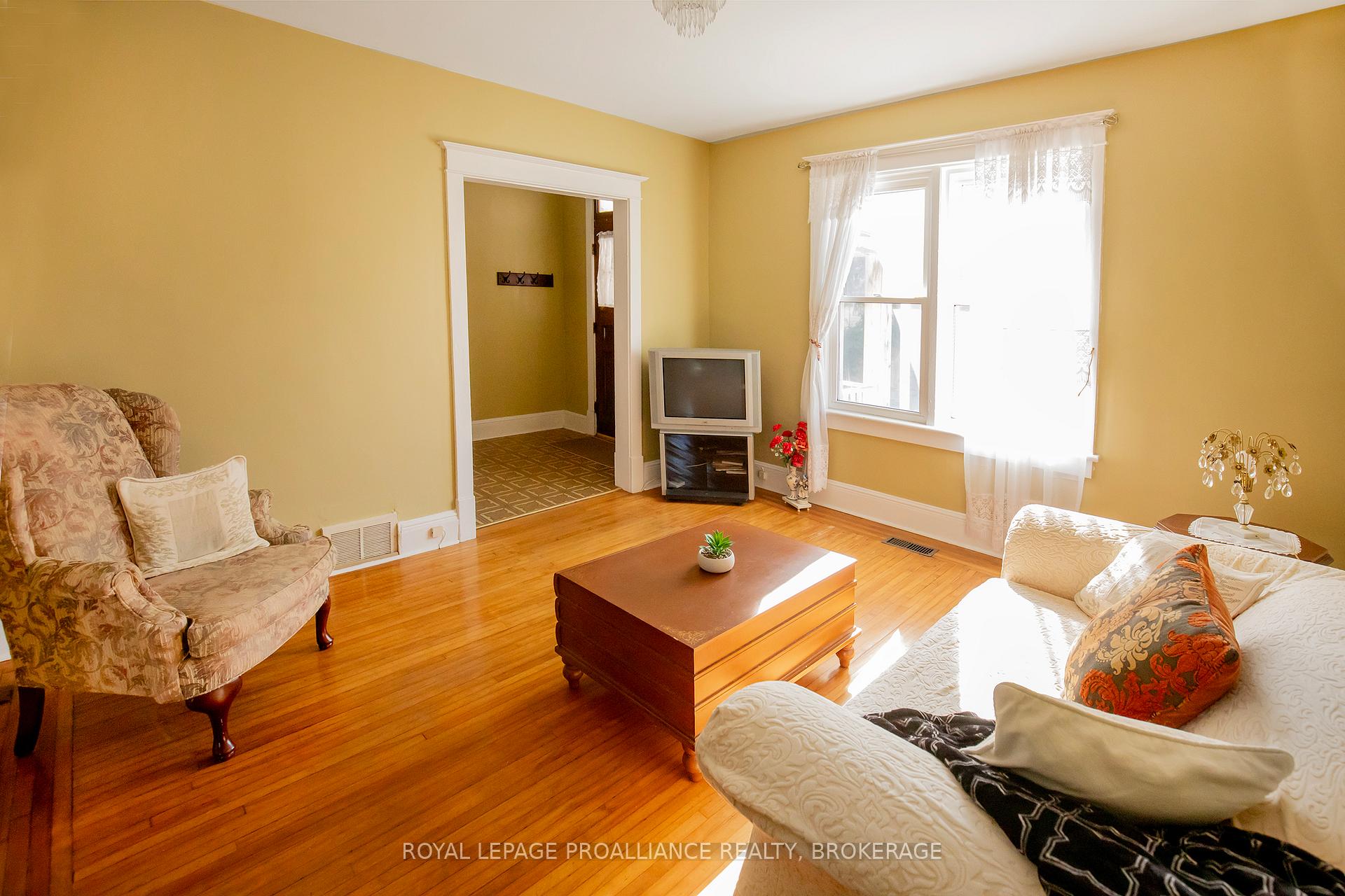 Photo 7 of 91 Hamilton Street, Kingston, East of Sir John A. Blvd — HOMEH