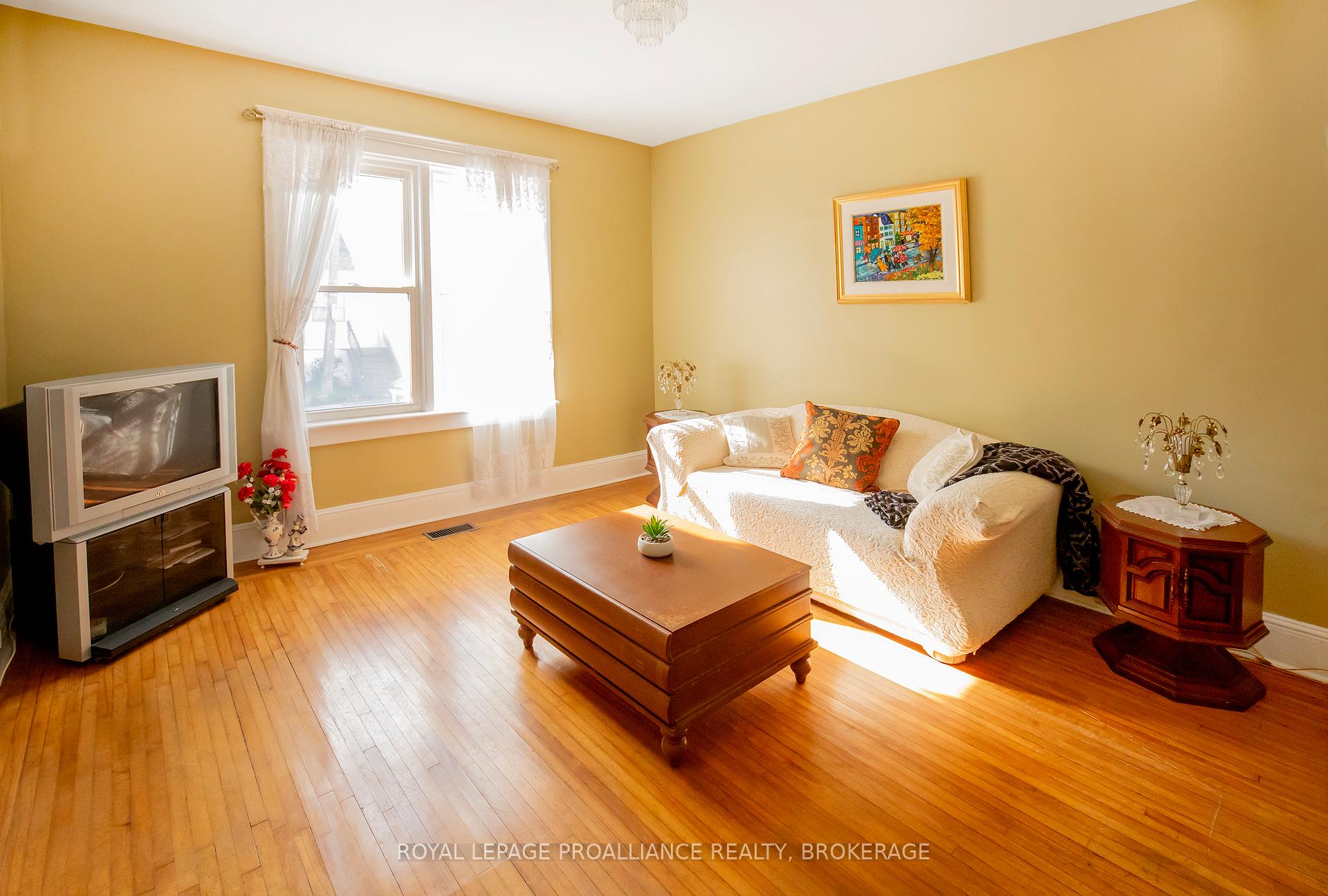 Photo 8 of 91 Hamilton Street, Kingston, East of Sir John A. Blvd — HOMEH