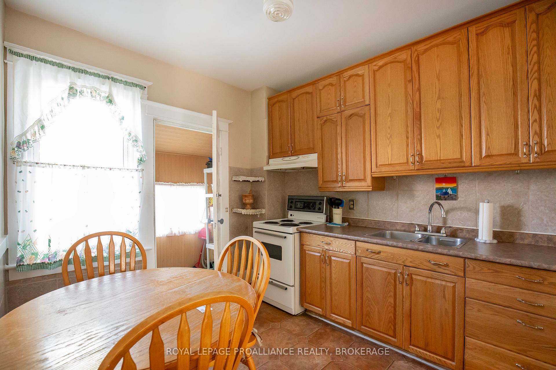 Photo 12 of 91 Hamilton Street, Kingston, East of Sir John A. Blvd — HOMEH