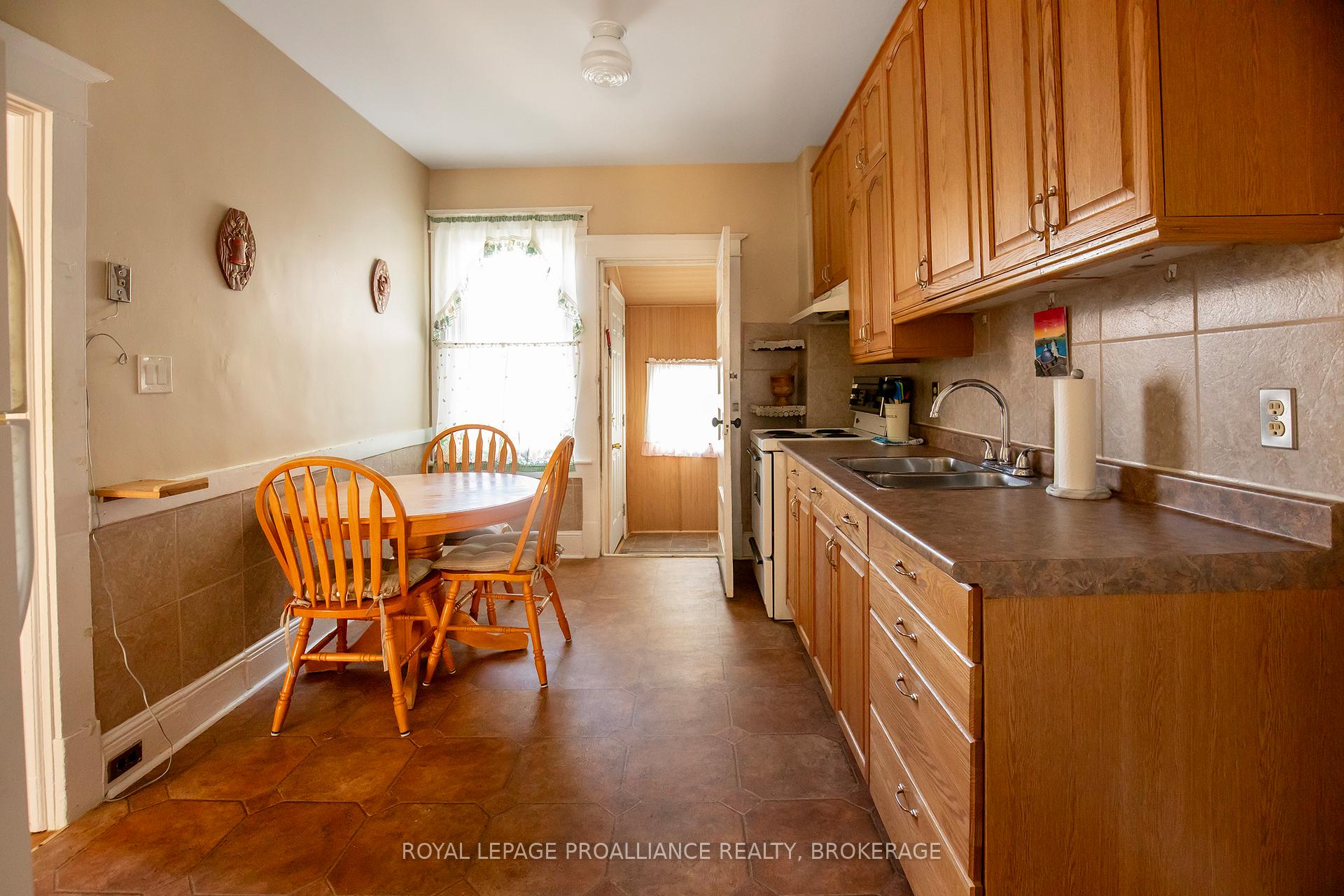 Photo 14 of 91 Hamilton Street, Kingston, East of Sir John A. Blvd — HOMEH