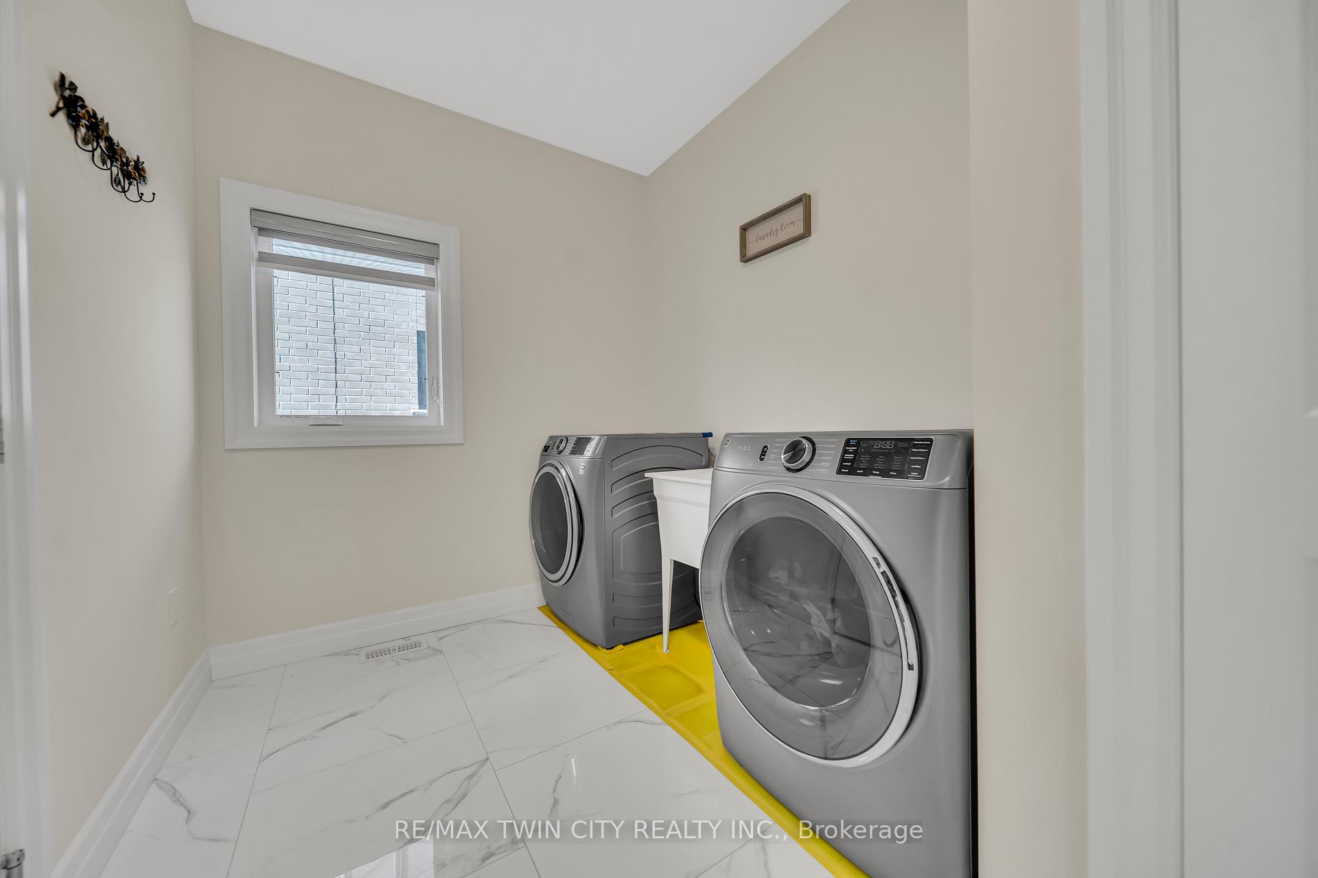Photo 15 of 184 Otterbein Road, Kitchener — HOMEH
