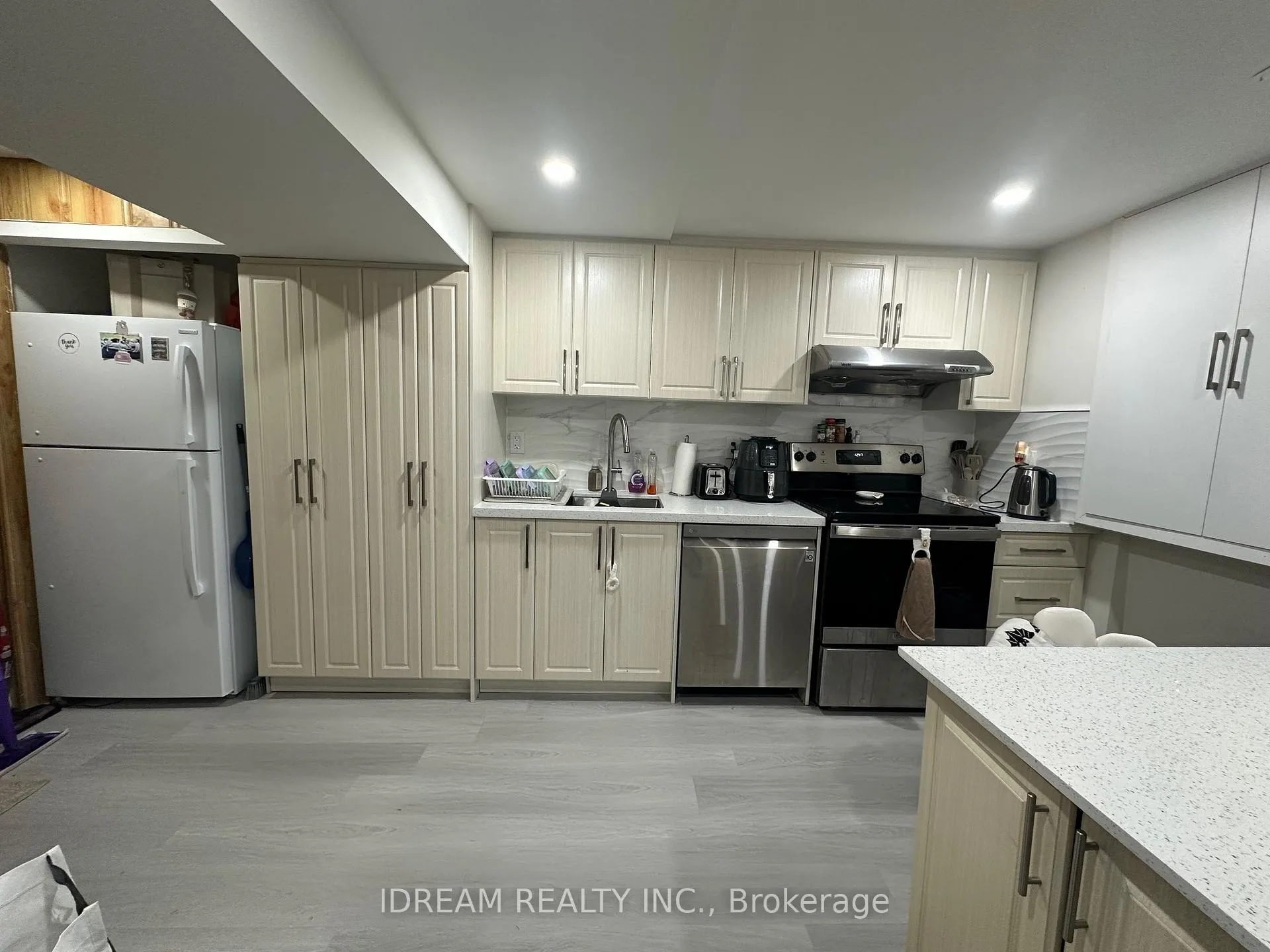 Photo 2 of Unit Bsmt, 528 Hayward Crescent, Milton, Timberlea — HOMEH